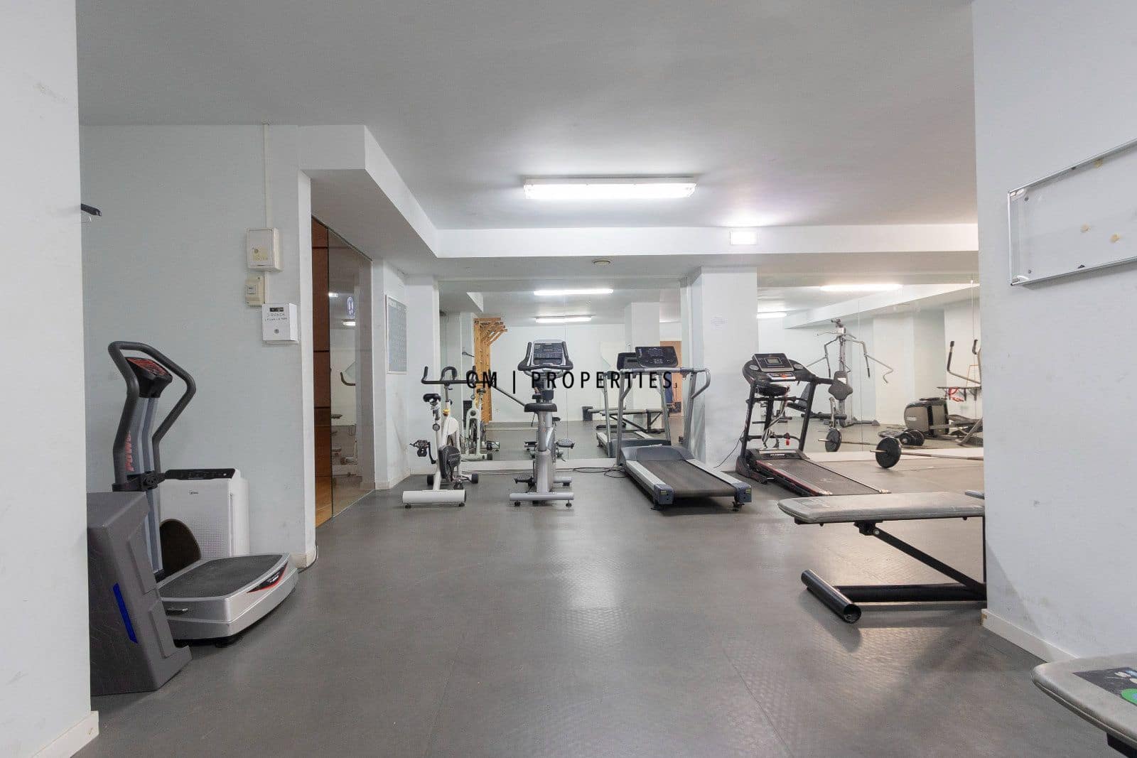 3 bedroom Flat for rent in Valencia city with pool garage - € 2,700 (Ref: 9720825)