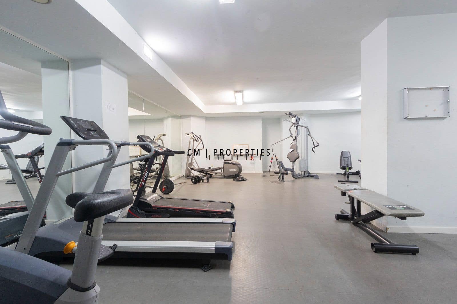 3 bedroom Flat for rent in Valencia city with pool garage - € 2,700 (Ref: 9720825)