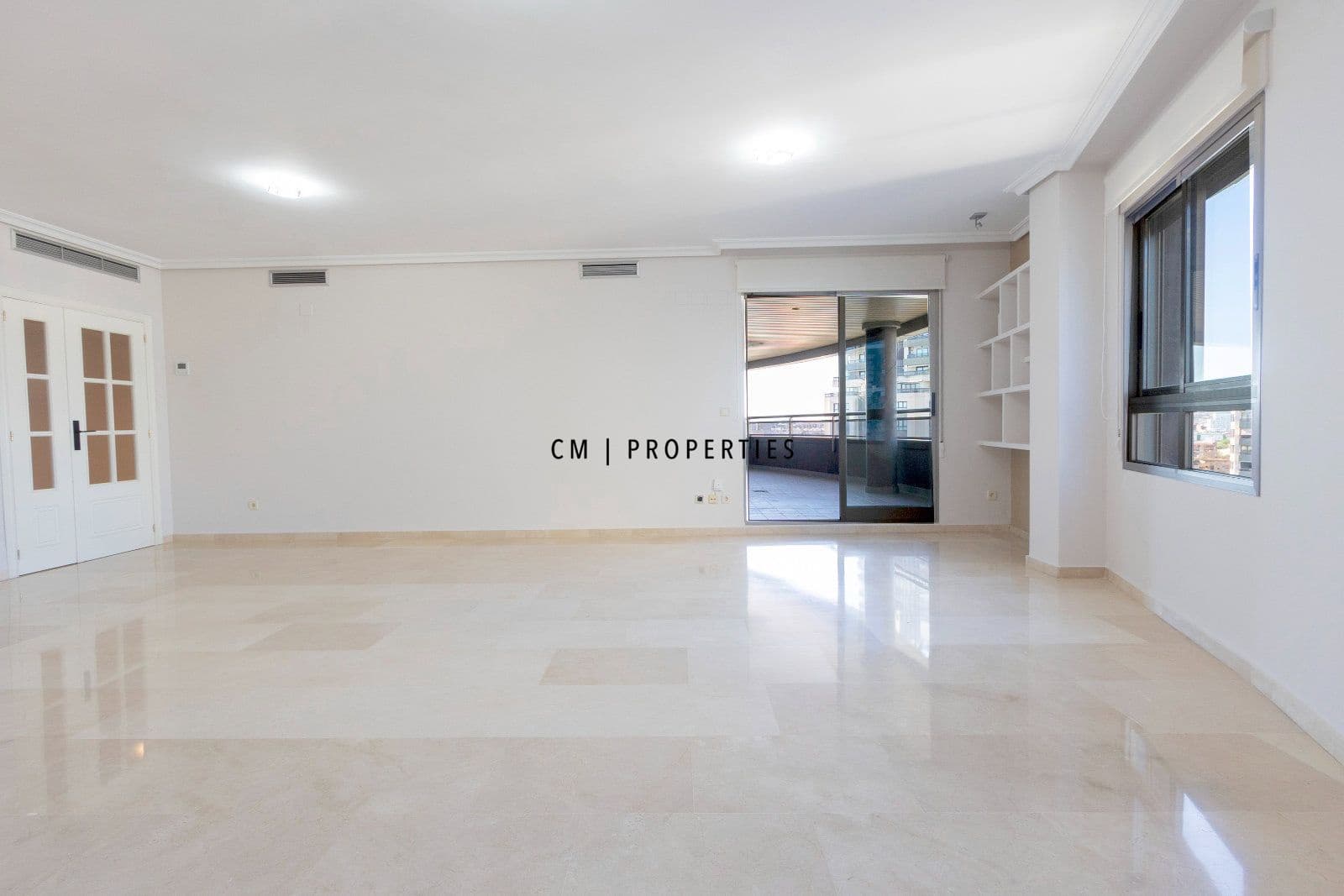 3 bedroom Flat for rent in Valencia city with pool garage - € 2,700 (Ref: 9720825)
