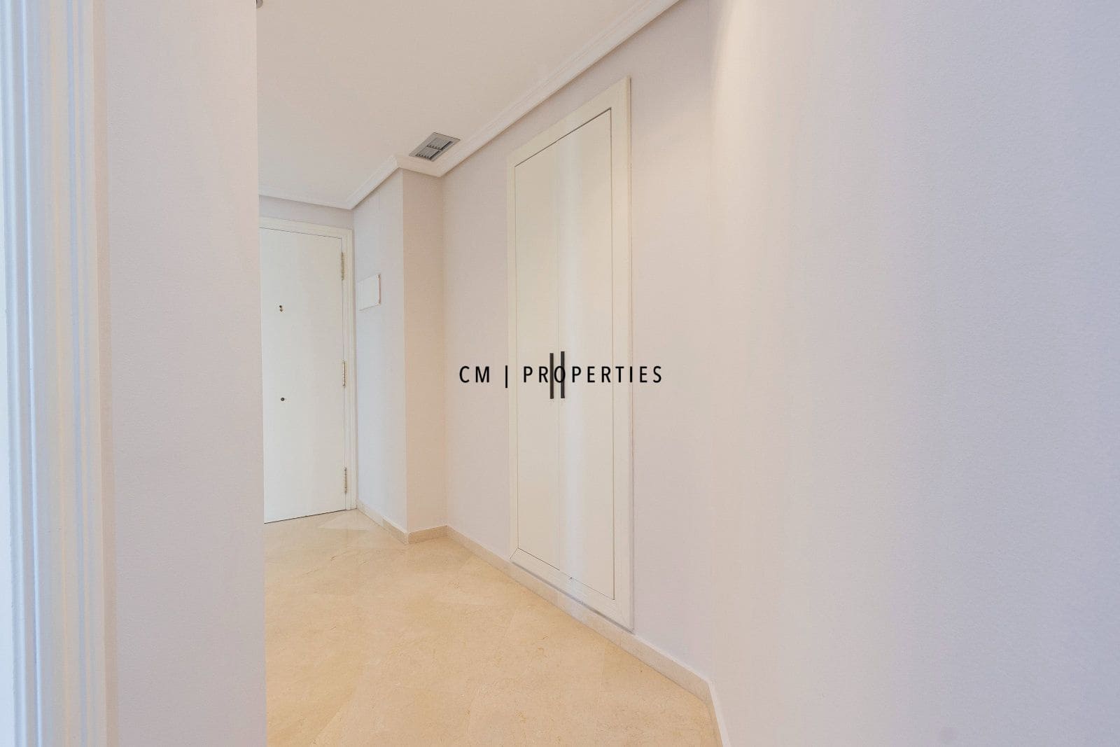 3 bedroom Flat for rent in Valencia city with pool garage - € 2,700 (Ref: 9720825)