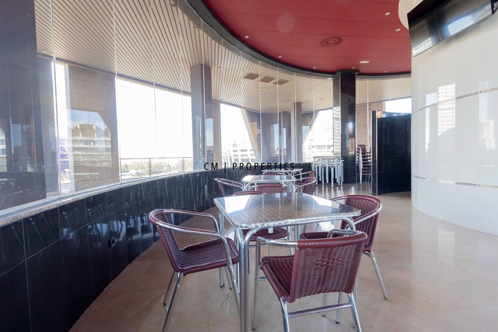 3 bedroom Flat for rent in Valencia city with pool garage - € 2,700 (Ref: 9720825)