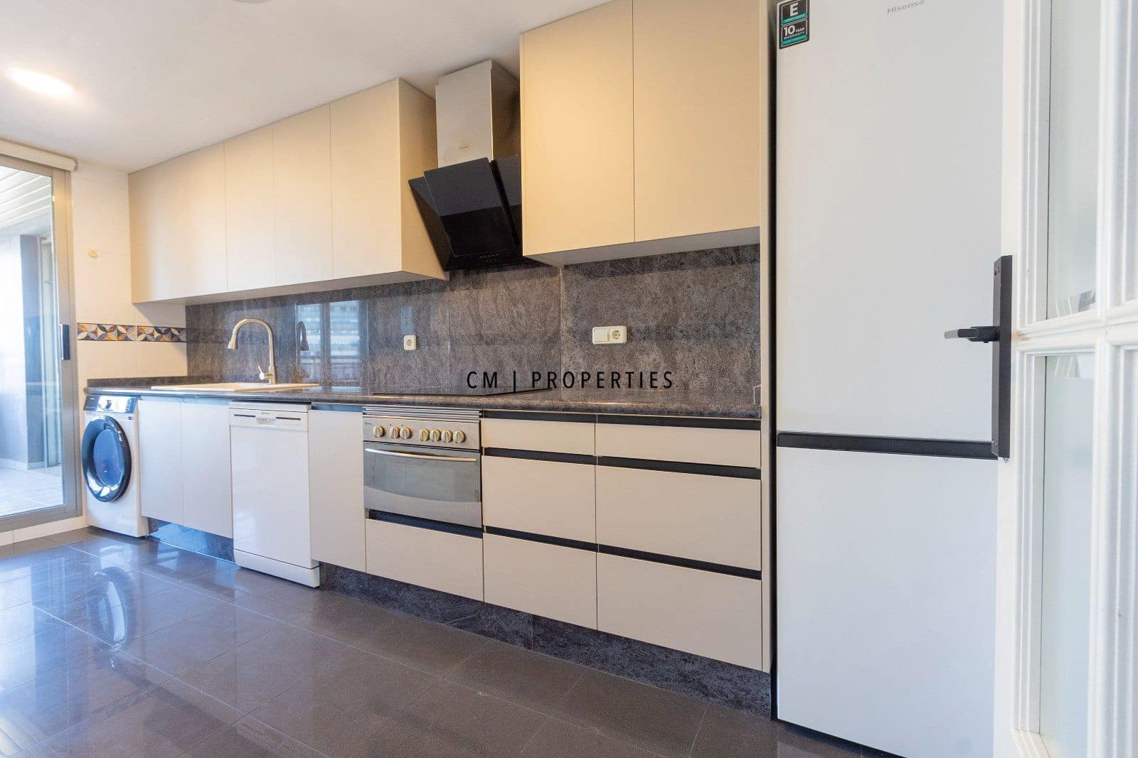 3 bedroom Flat for rent in Valencia city with pool garage - € 2,700 (Ref: 9720825)