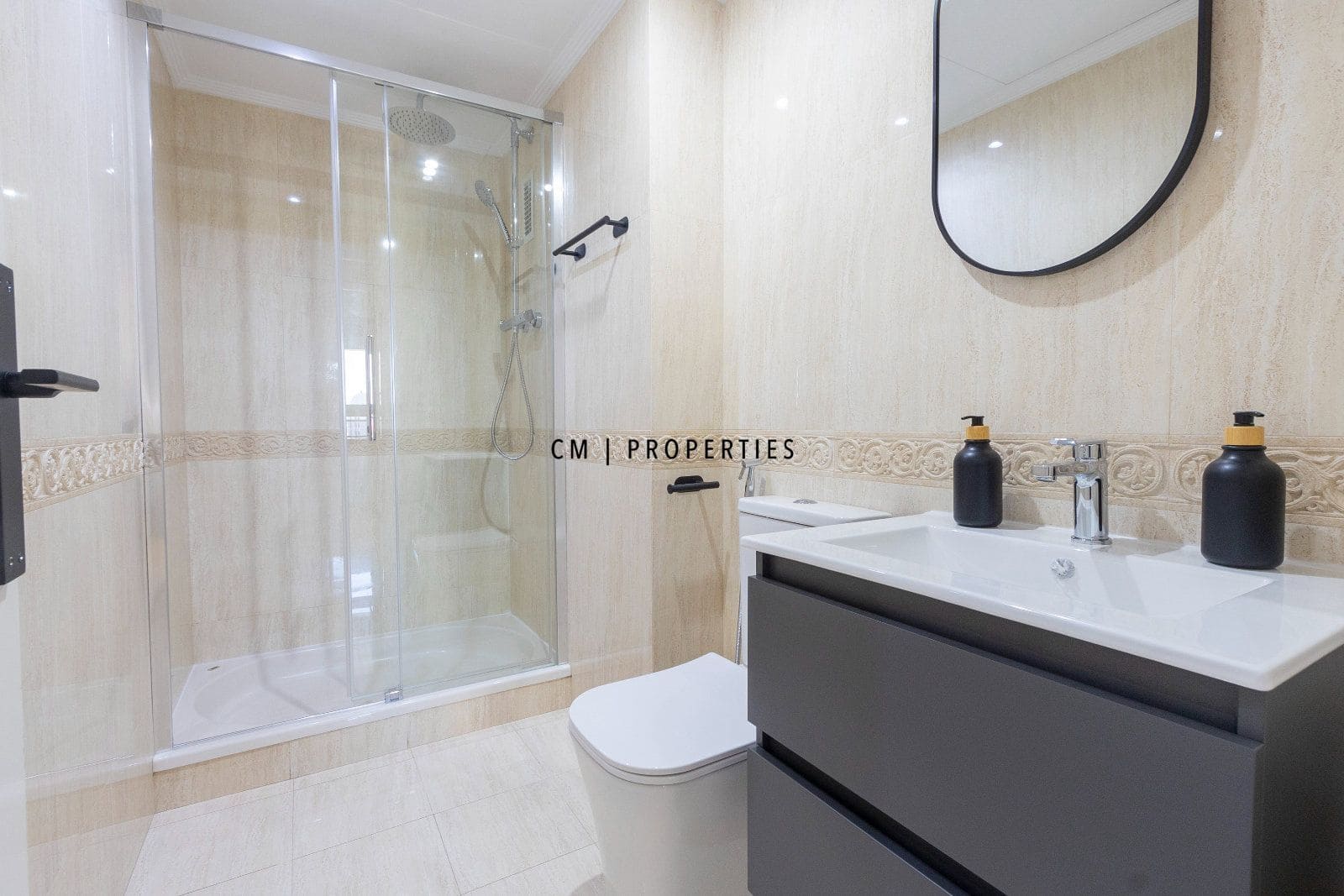 3 bedroom Flat for rent in Valencia city with pool garage - € 2,700 (Ref: 9720825)