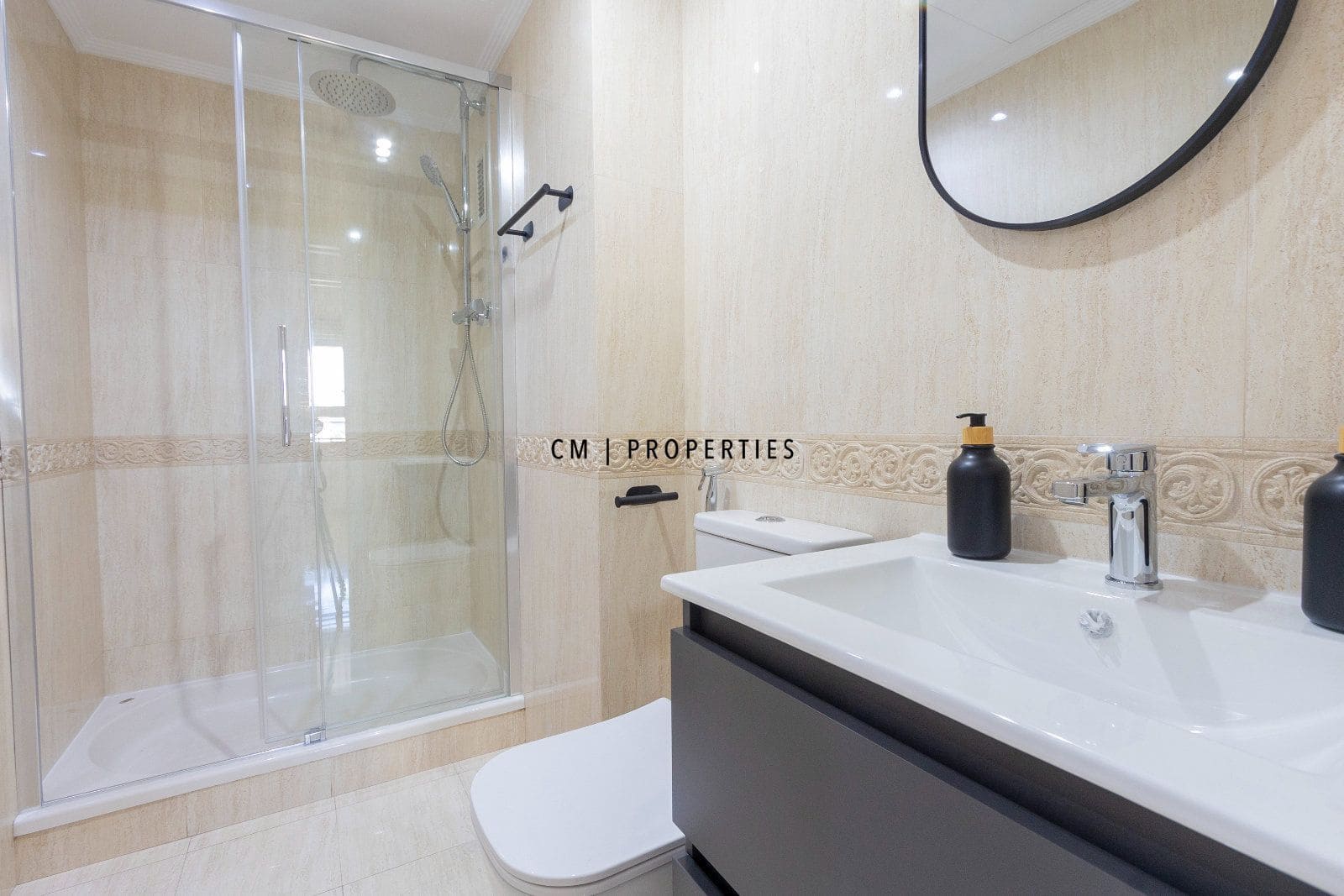 3 bedroom Flat for rent in Valencia city with pool garage - € 2,700 (Ref: 9720825)