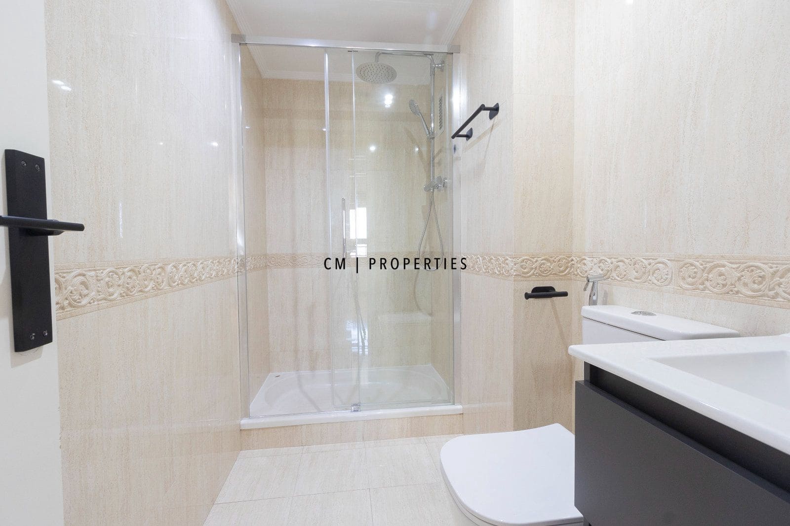 3 bedroom Flat for rent in Valencia city with pool garage - € 2,700 (Ref: 9720825)