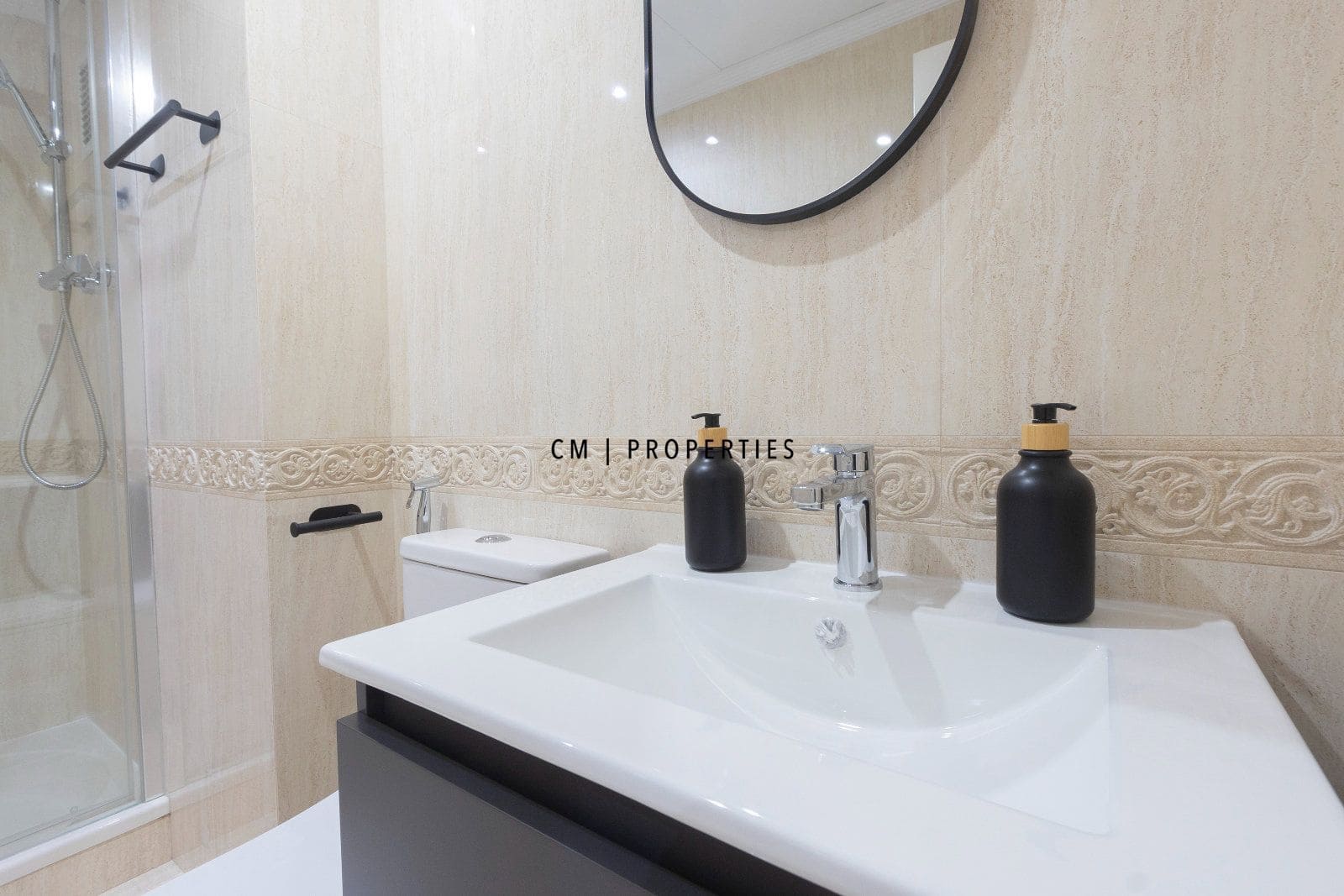3 bedroom Flat for rent in Valencia city with pool garage - € 2,700 (Ref: 9720825)