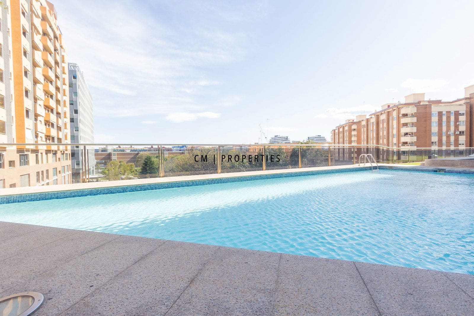3 bedroom Flat for rent in Valencia city with pool garage - € 2,700 (Ref: 9720825)