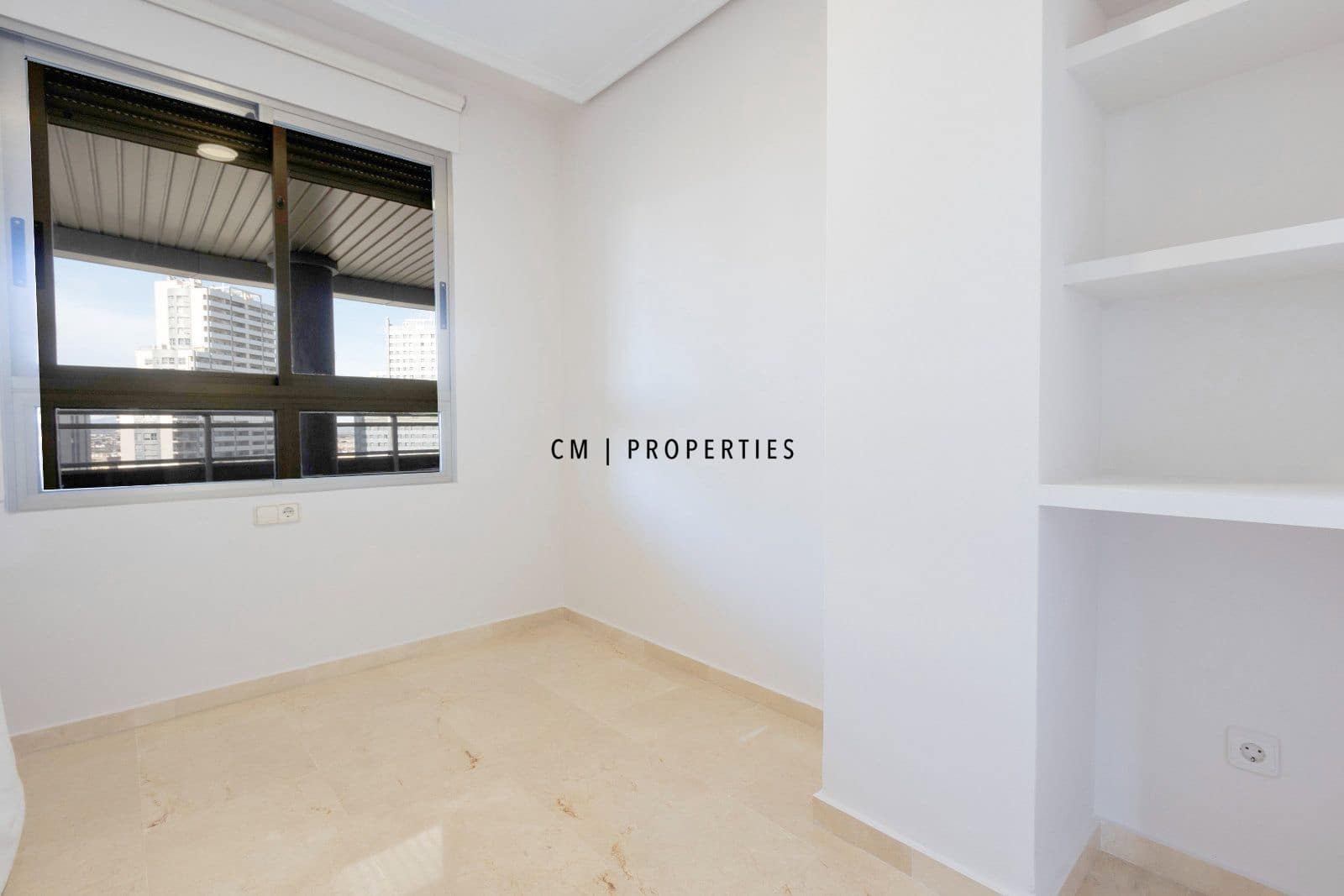 3 bedroom Flat for rent in Valencia city with pool garage - € 2,700 (Ref: 9720825)