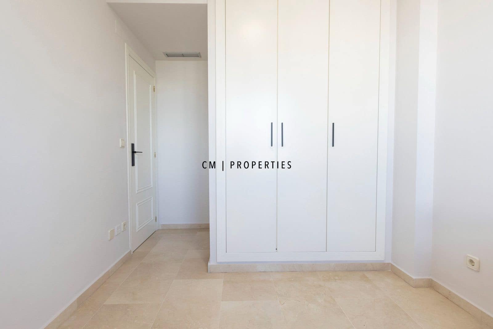 3 bedroom Flat for rent in Valencia city with pool garage - € 2,700 (Ref: 9720825)