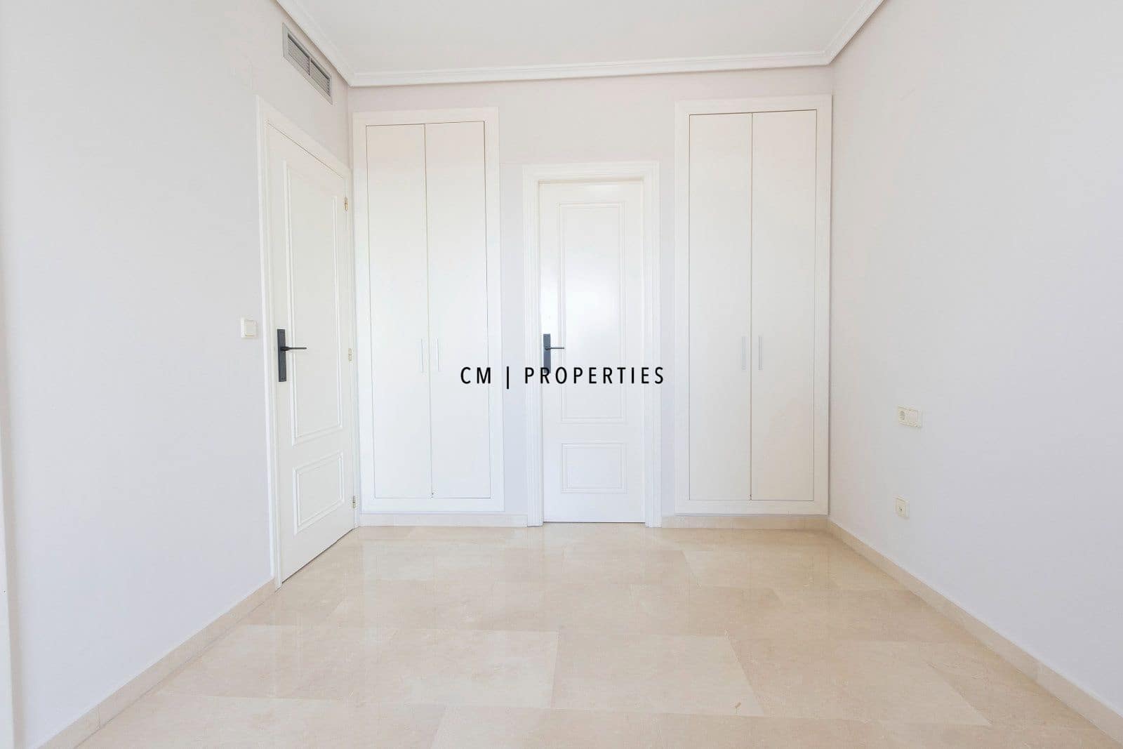 3 bedroom Flat for rent in Valencia city with pool garage - € 2,700 (Ref: 9720825)