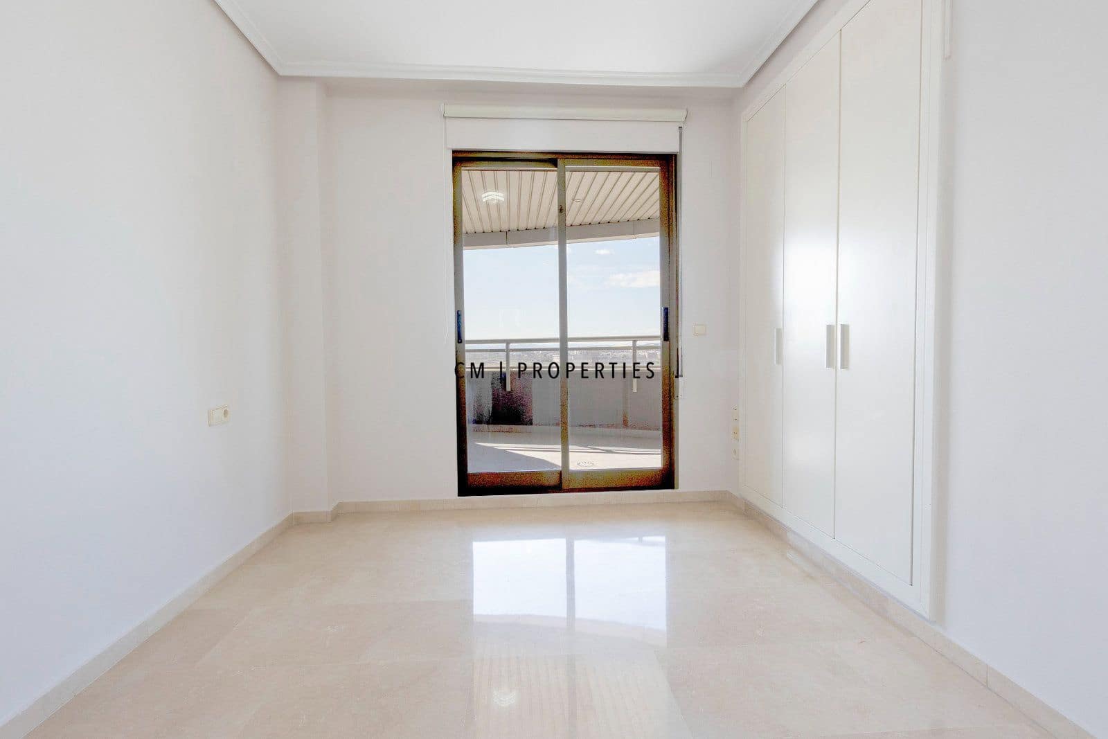 3 bedroom Flat for rent in Valencia city with pool garage - € 2,700 (Ref: 9720825)