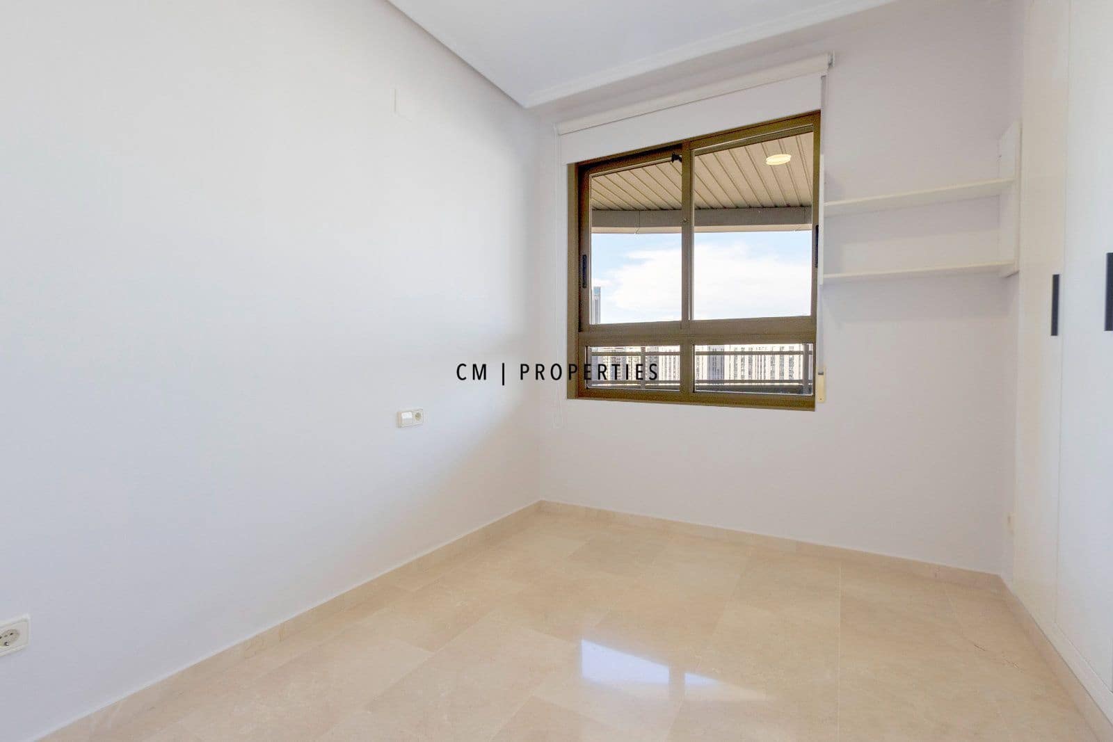 3 bedroom Flat for rent in Valencia city with pool garage - € 2,700 (Ref: 9720825)