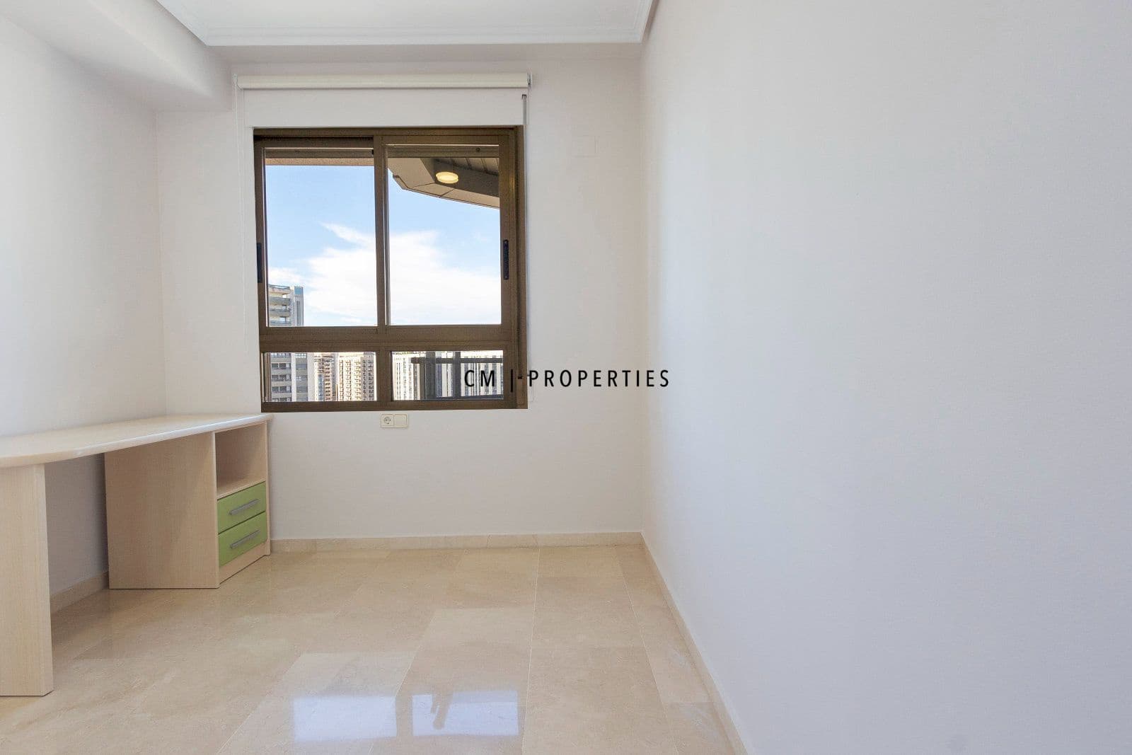 3 bedroom Flat for rent in Valencia city with pool garage - € 2,700 (Ref: 9720825)