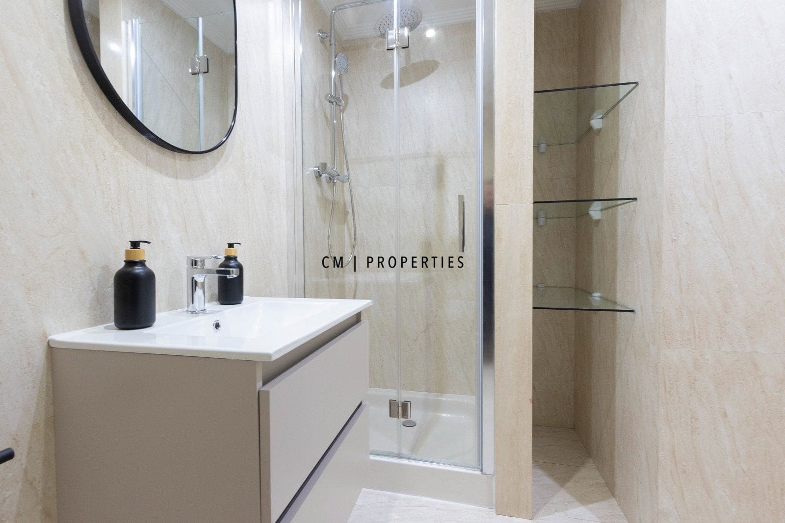 3 bedroom Flat for rent in Valencia city with pool garage - € 2,700 (Ref: 9720825)