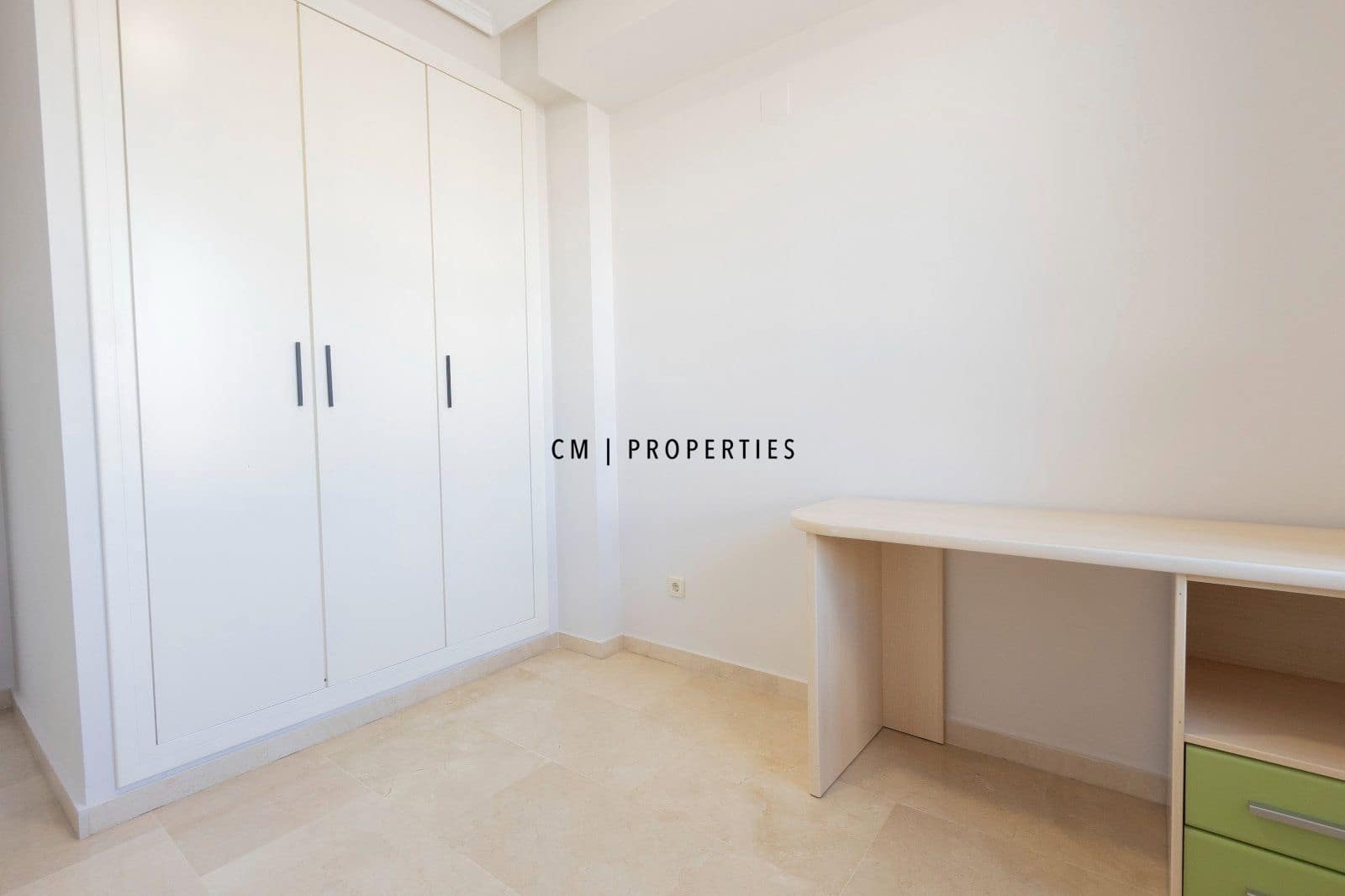 3 bedroom Flat for rent in Valencia city with pool garage - € 2,700 (Ref: 9720825)