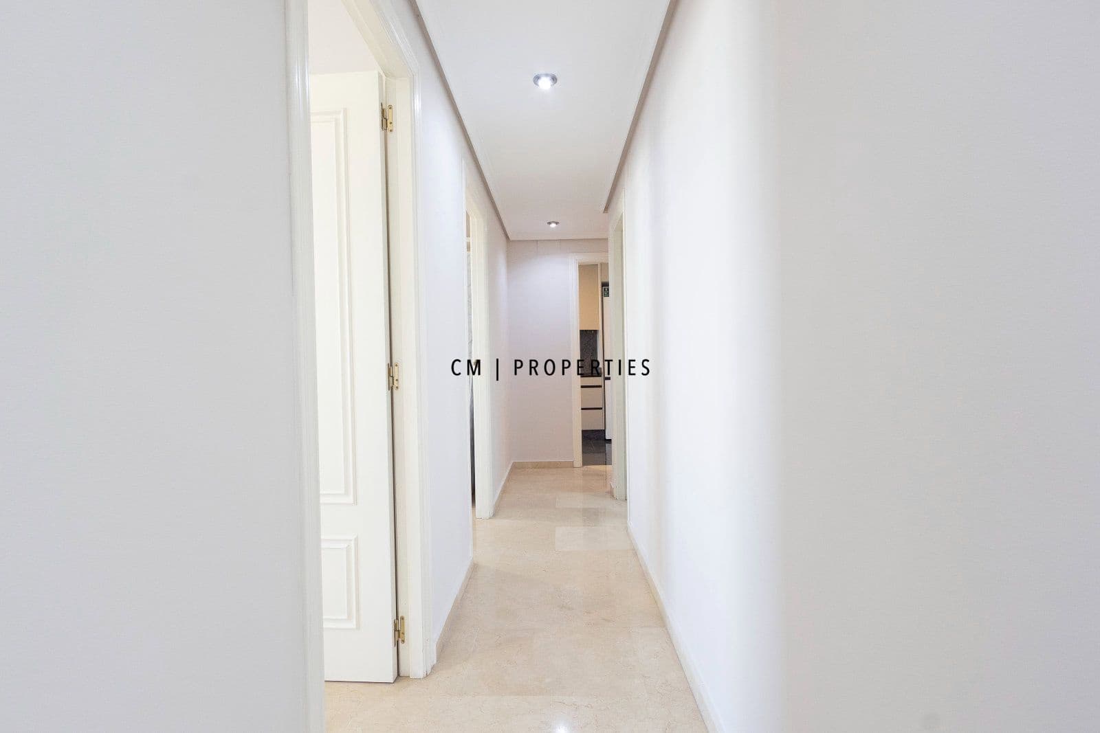 3 bedroom Flat for rent in Valencia city with pool garage - € 2,700 (Ref: 9720825)