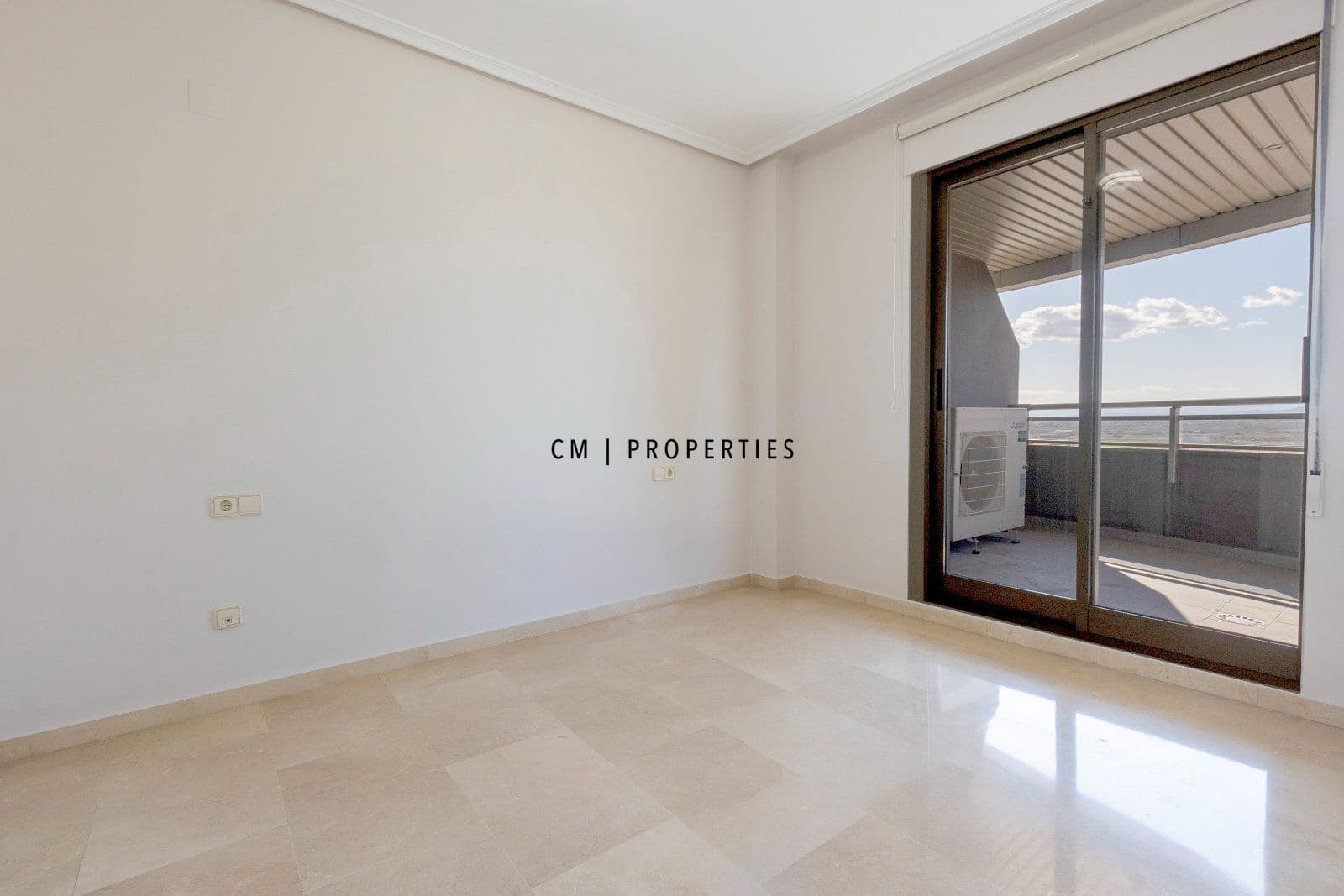 3 bedroom Flat for rent in Valencia city with pool garage - € 2,700 (Ref: 9720825)