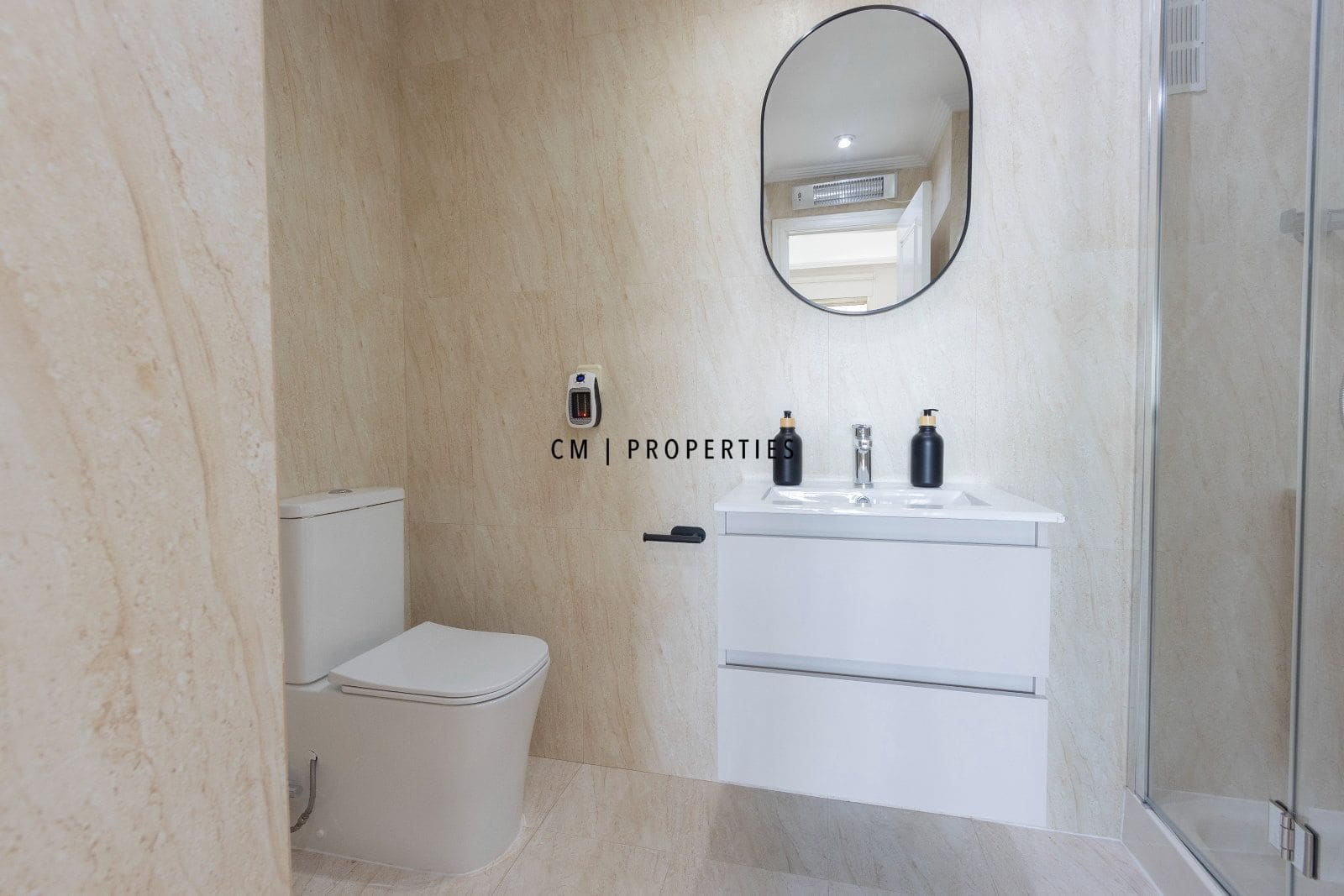 3 bedroom Flat for rent in Valencia city with pool garage - € 2,700 (Ref: 9720825)