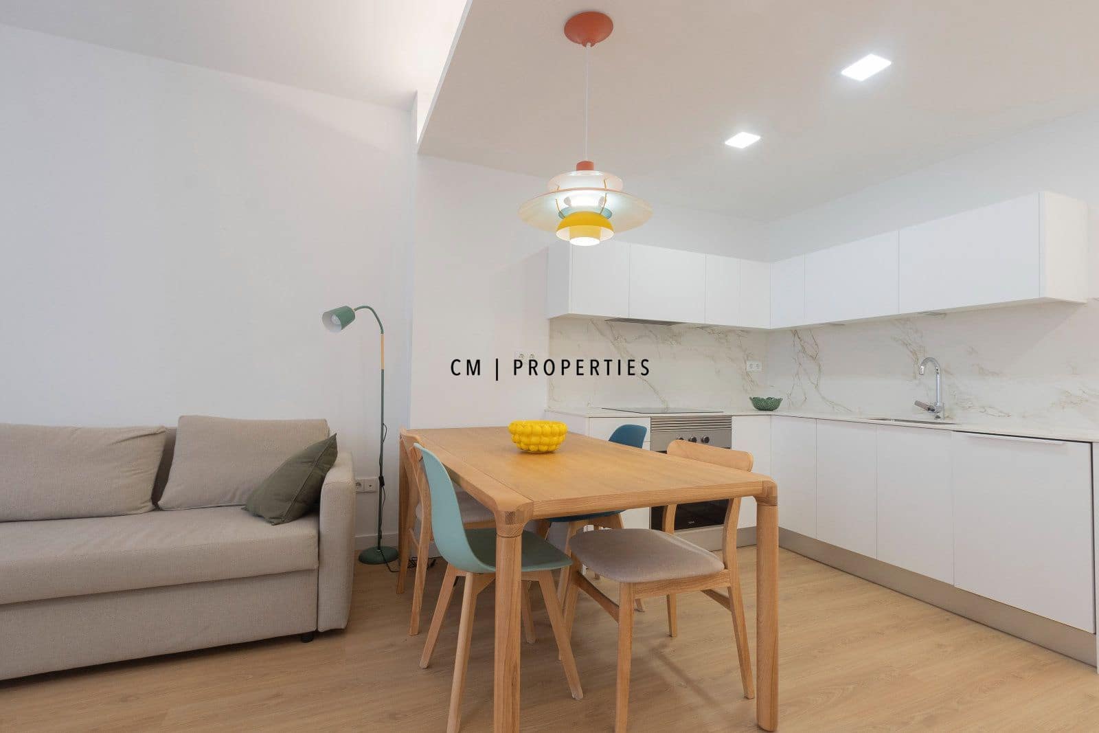 2 bedroom Flat for rent in Valencia city with garage - € 3,000 (Ref: 9720826)