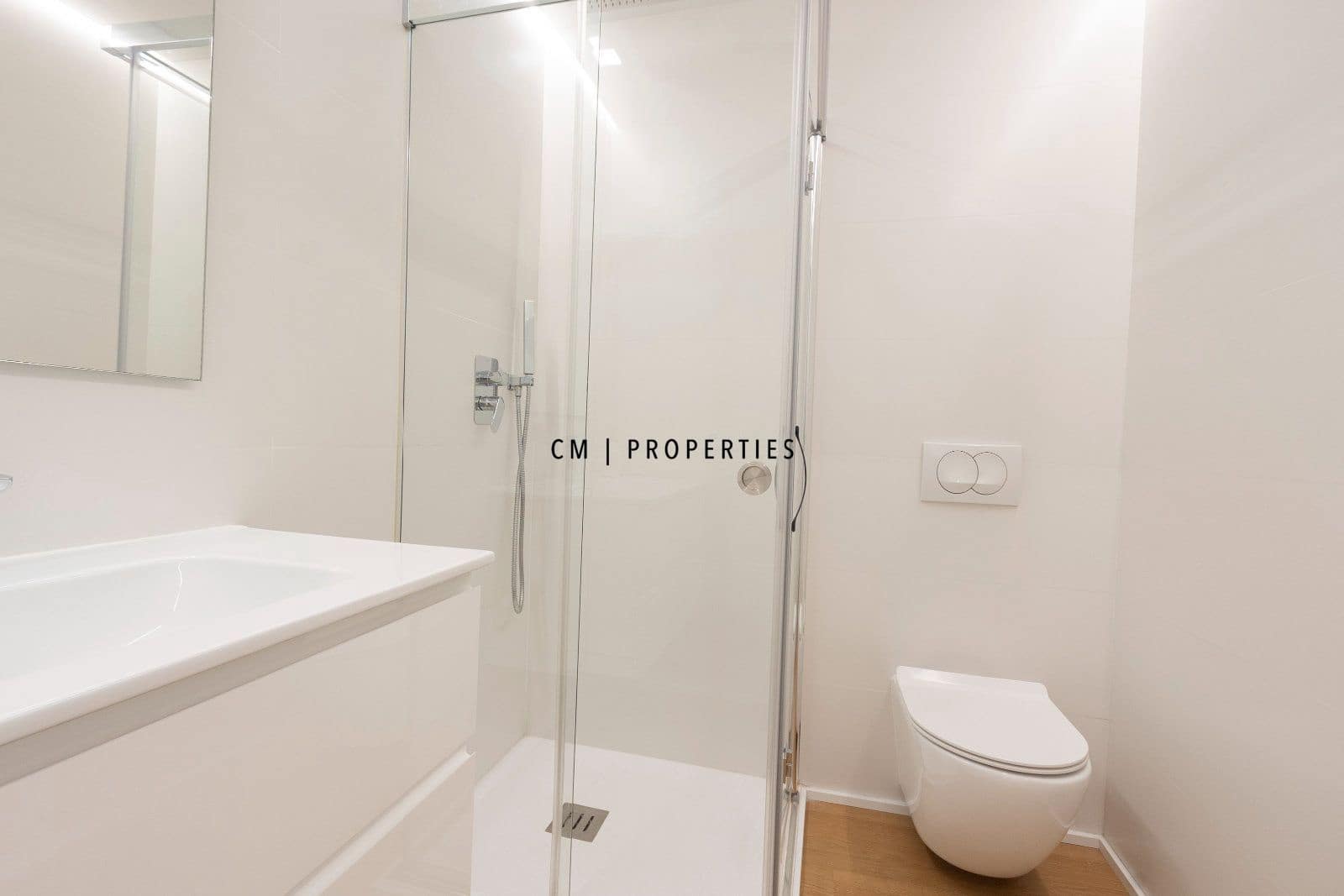 2 bedroom Flat for rent in Valencia city with garage - € 3,000 (Ref: 9720826)