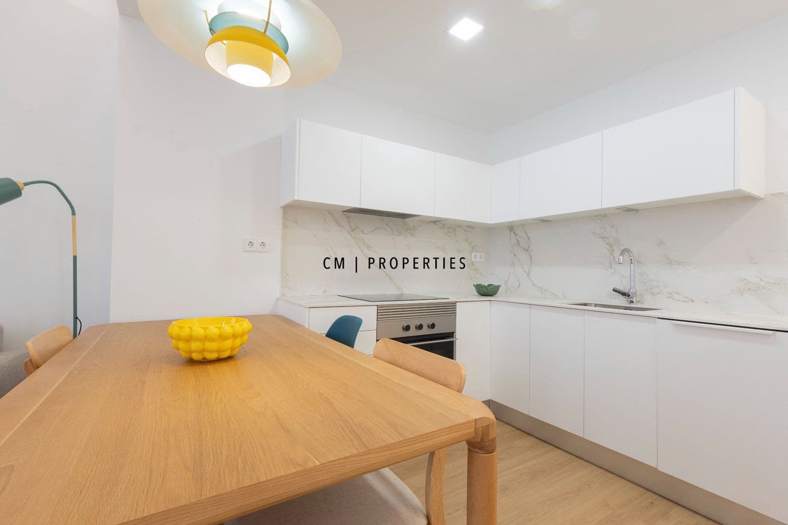 2 bedroom Flat for rent in Valencia city with garage - € 3,000 (Ref: 9720826)