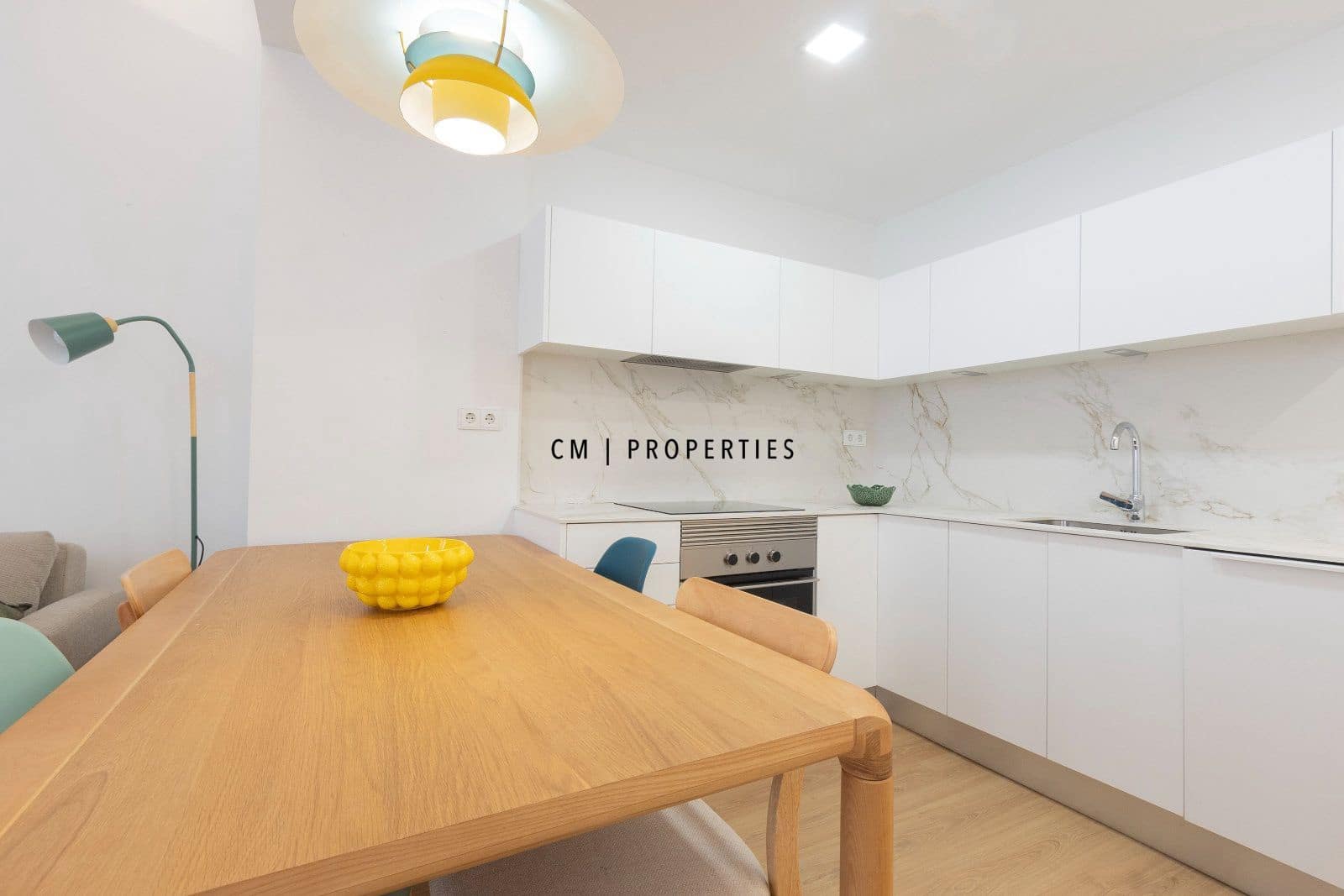 2 bedroom Flat for rent in Valencia city with garage - € 3,000 (Ref: 9720826)