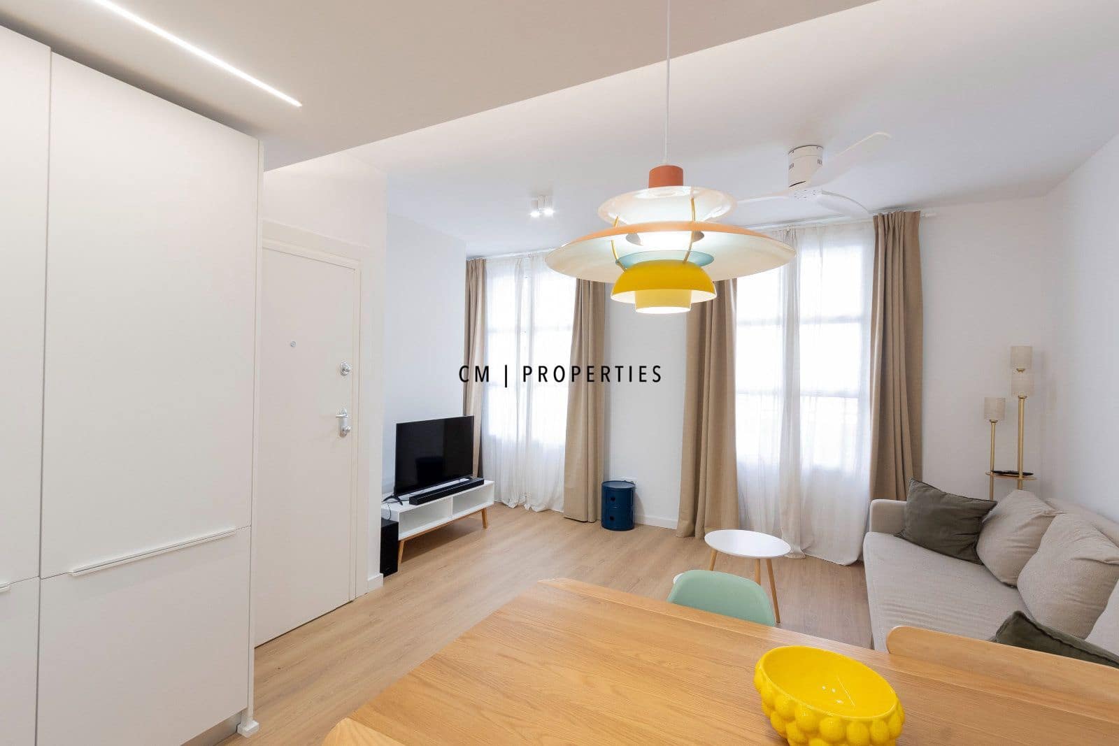 2 bedroom Flat for rent in Valencia city with garage - € 3,000 (Ref: 9720826)