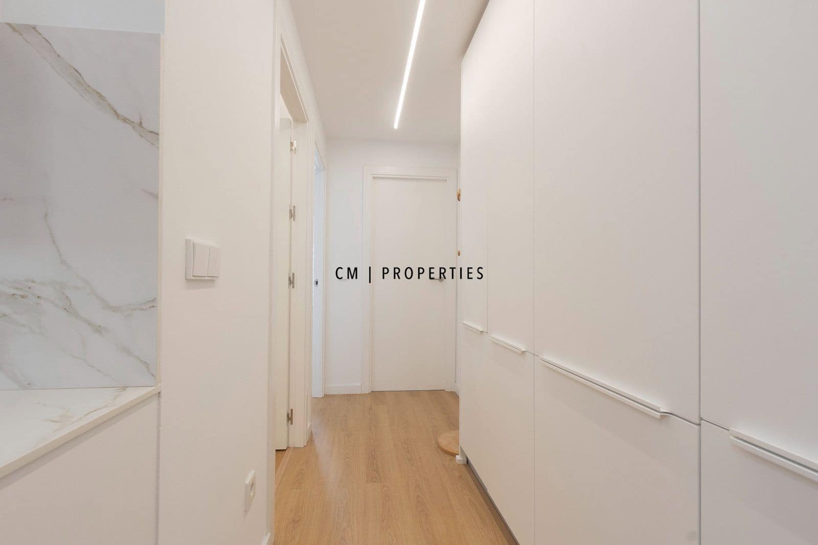 2 bedroom Flat for rent in Valencia city with garage - € 3,000 (Ref: 9720826)