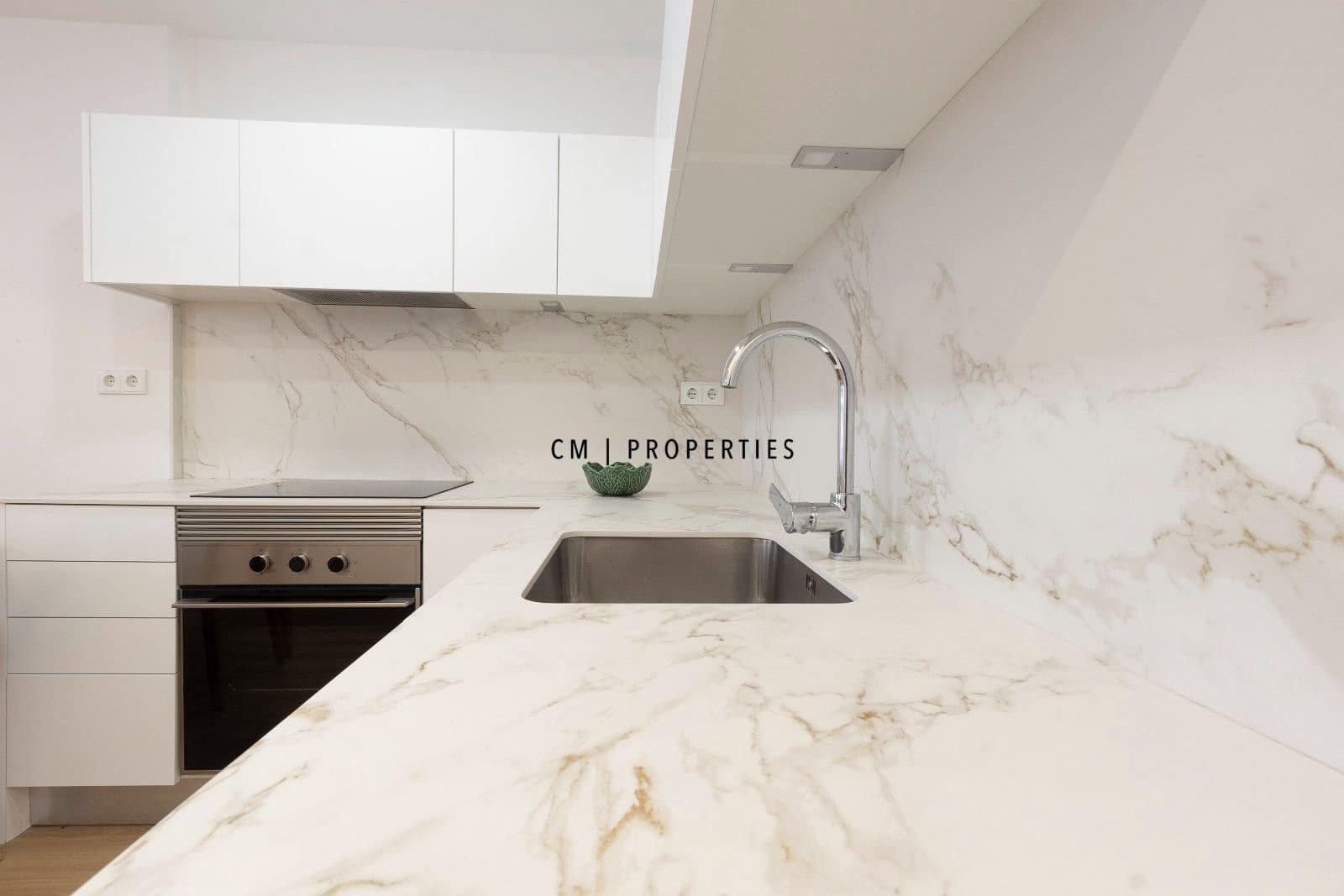 2 bedroom Flat for rent in Valencia city with garage - € 3,000 (Ref: 9720826)