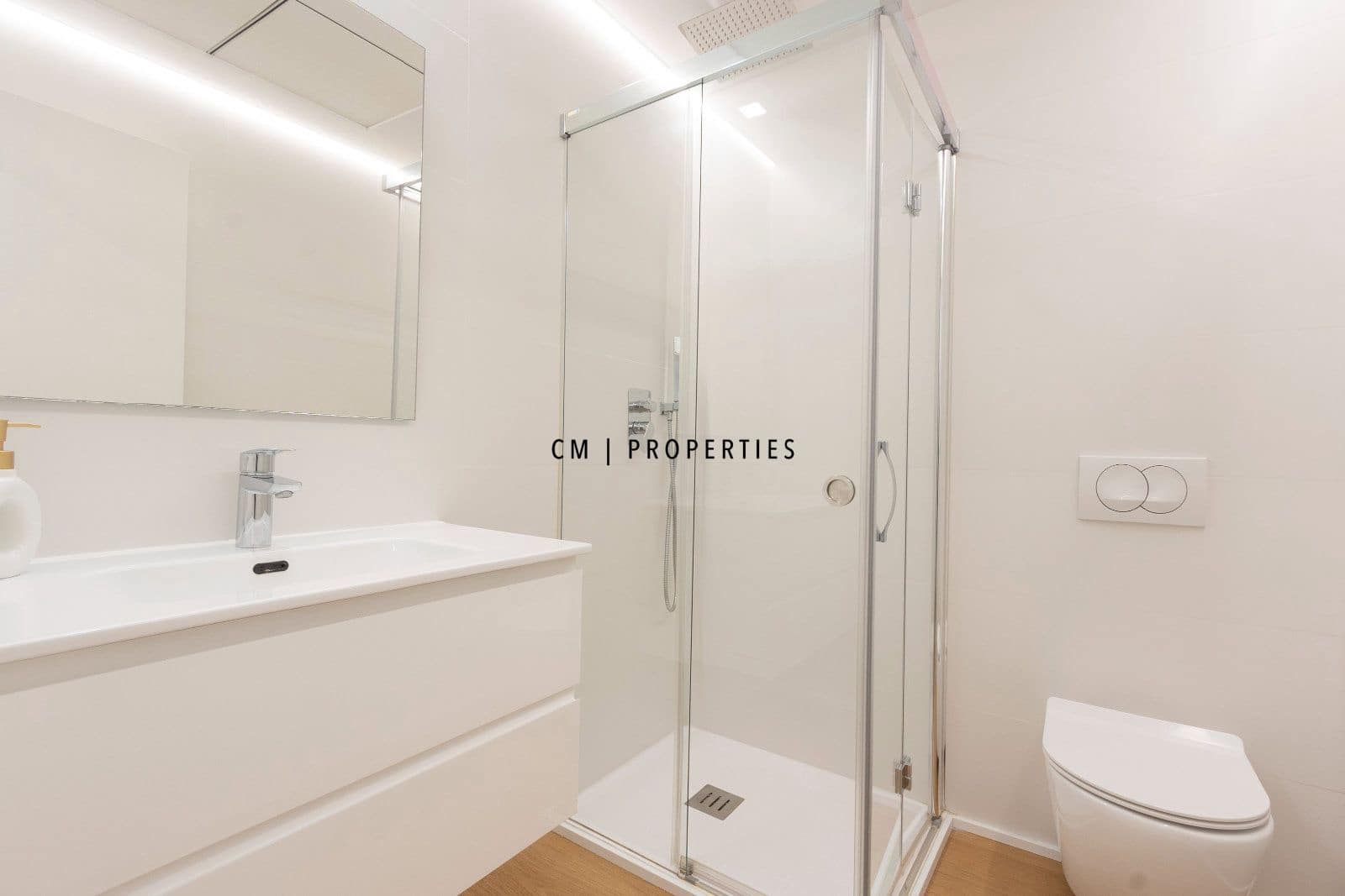 2 bedroom Flat for rent in Valencia city with garage - € 3,000 (Ref: 9720826)