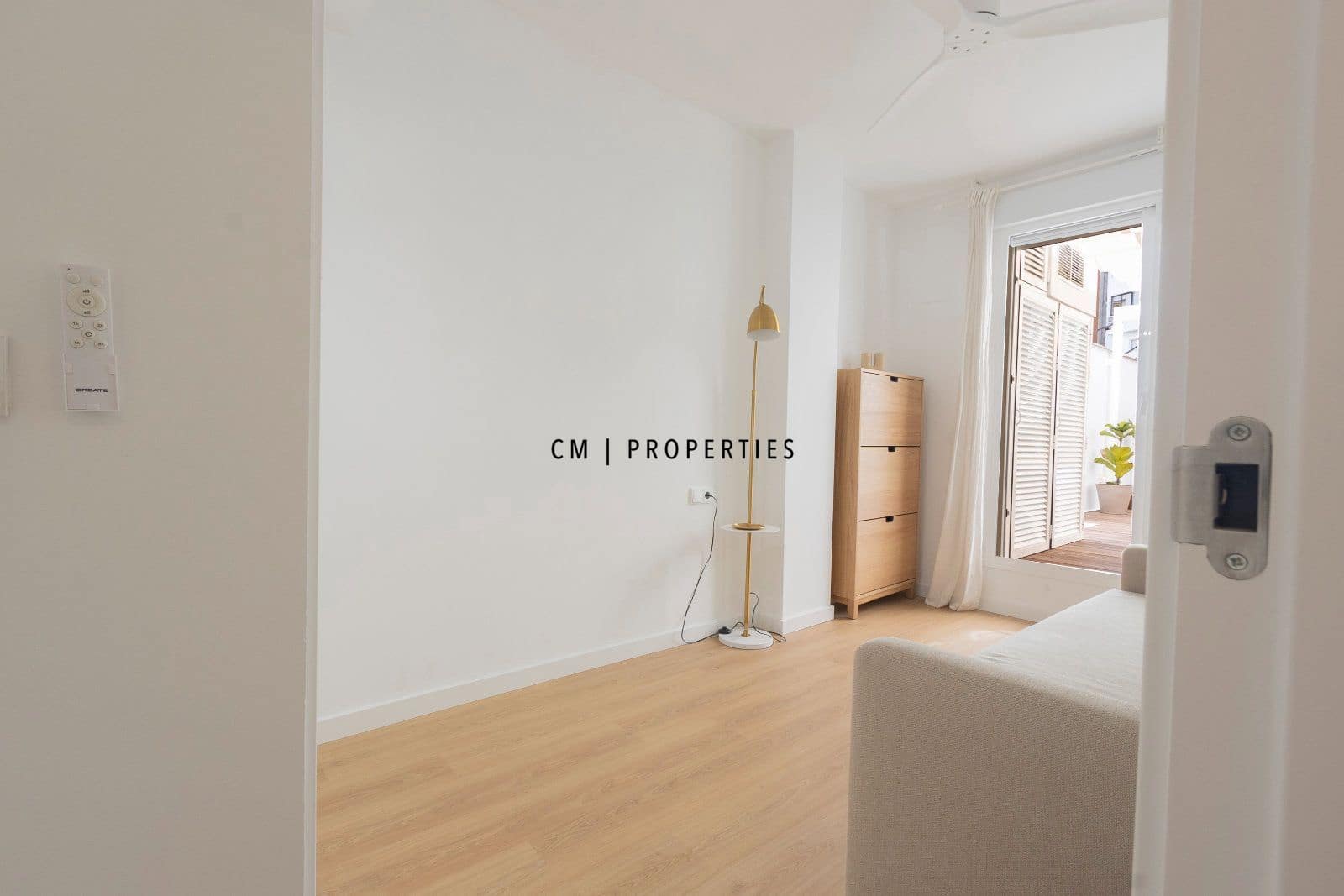 2 bedroom Flat for rent in Valencia city with garage - € 3,000 (Ref: 9720826)