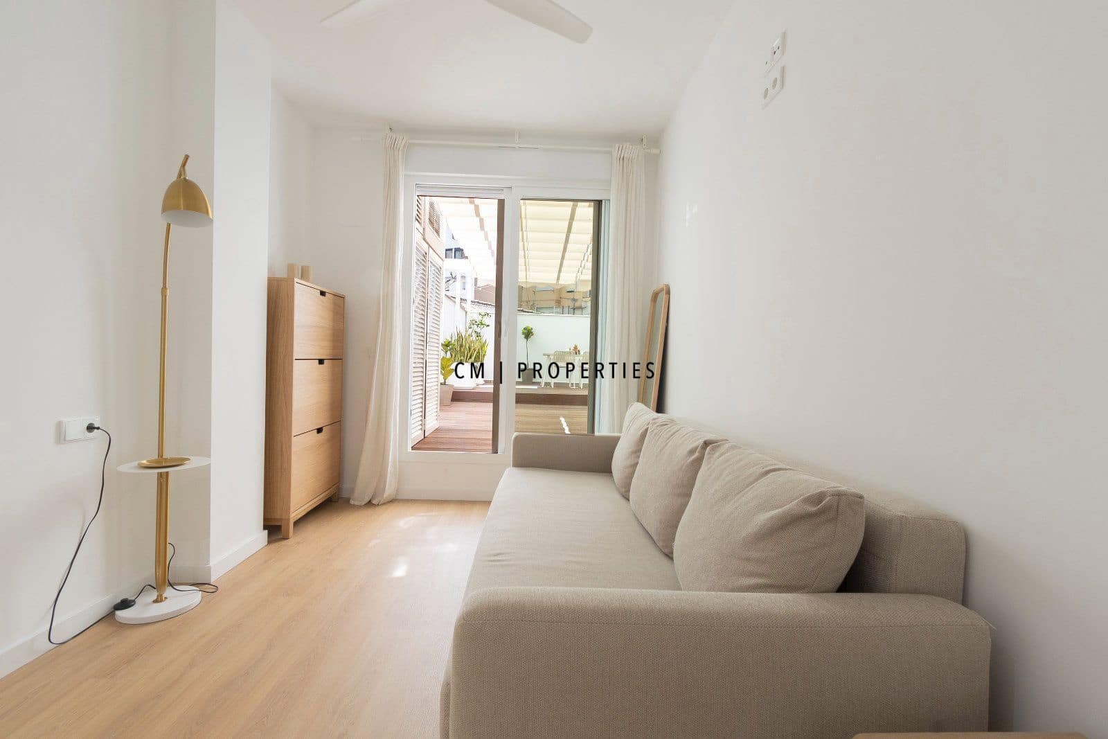 2 bedroom Flat for rent in Valencia city with garage - € 3,000 (Ref: 9720826)