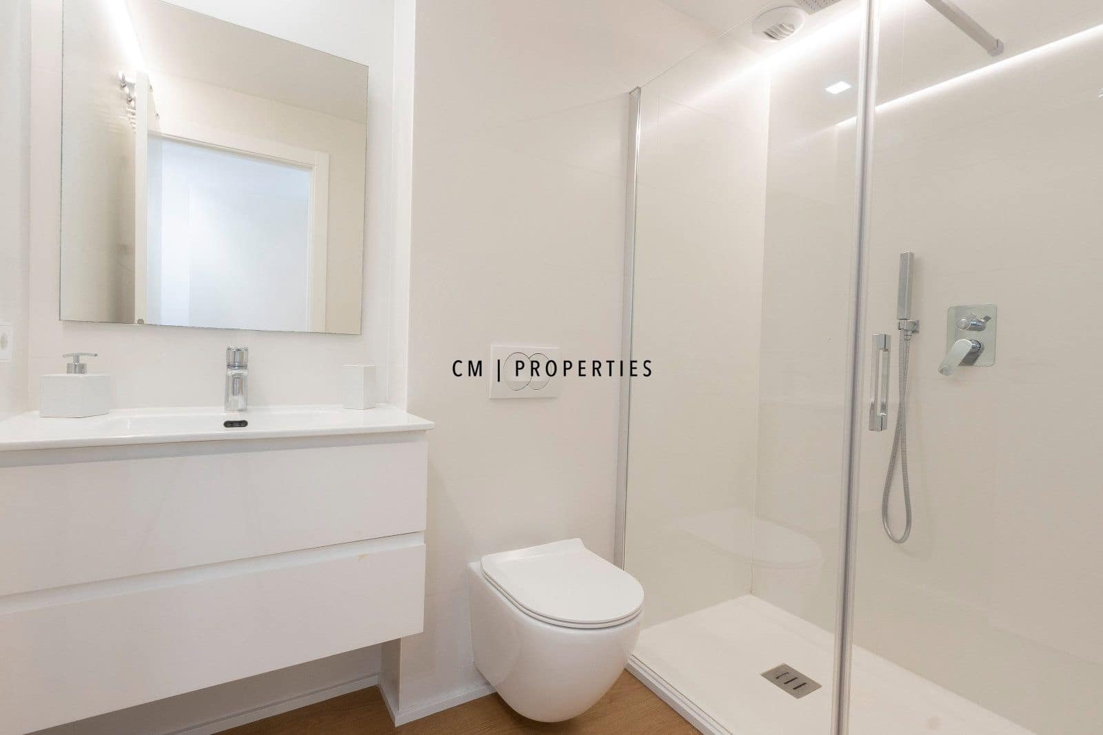 2 bedroom Flat for rent in Valencia city with garage - € 3,000 (Ref: 9720826)