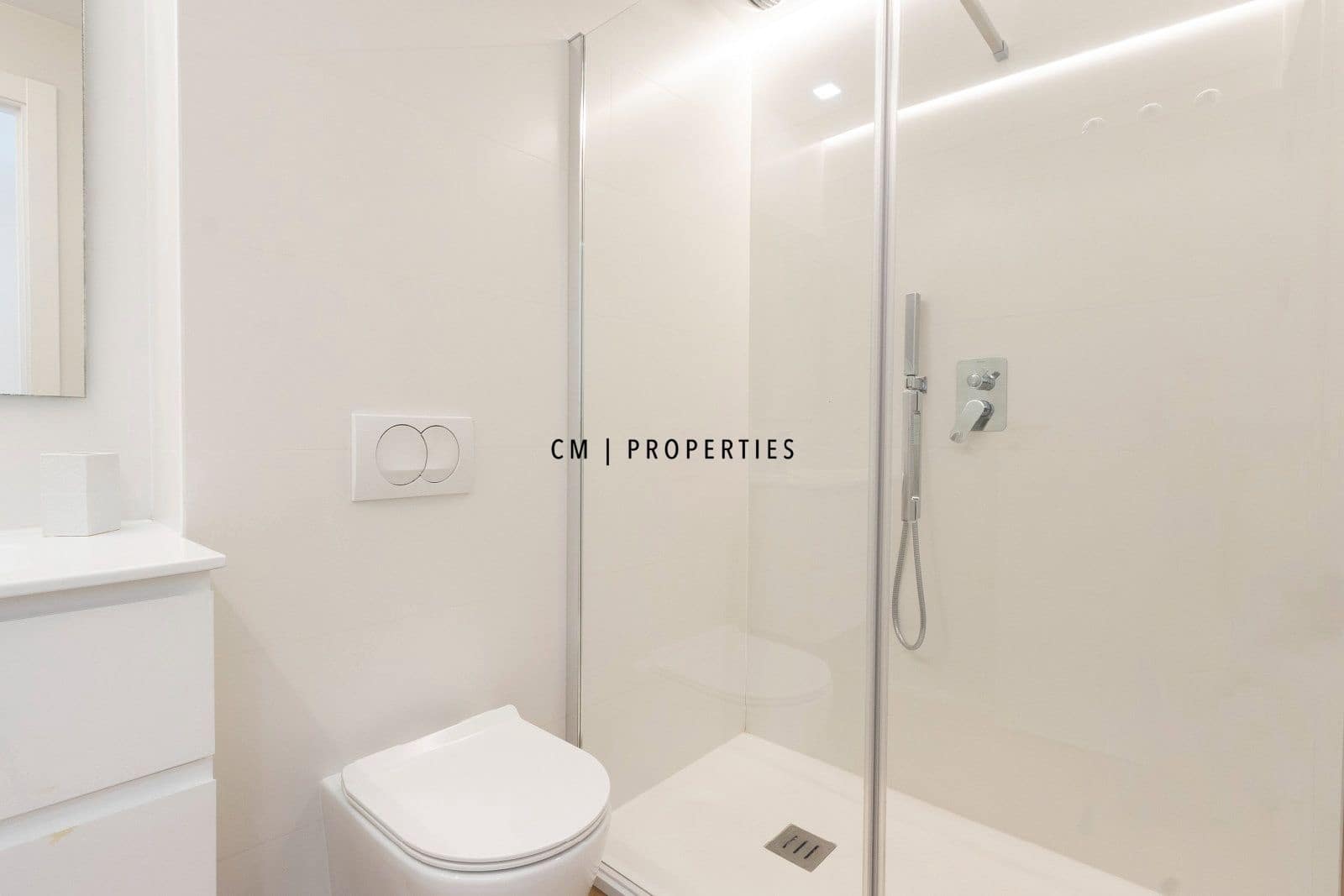 2 bedroom Flat for rent in Valencia city with garage - € 3,000 (Ref: 9720826)