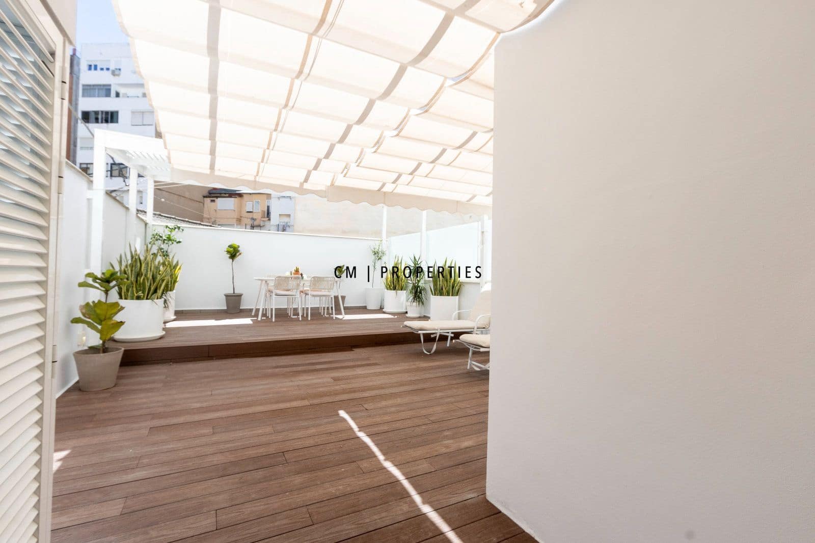 2 bedroom Flat for rent in Valencia city with garage - € 3,000 (Ref: 9720826)