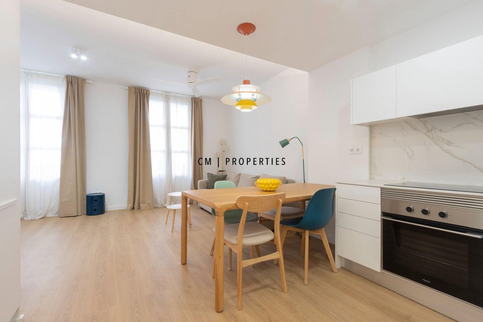 2 bedroom Flat for rent in Valencia city with garage - € 3,000 (Ref: 9720826)