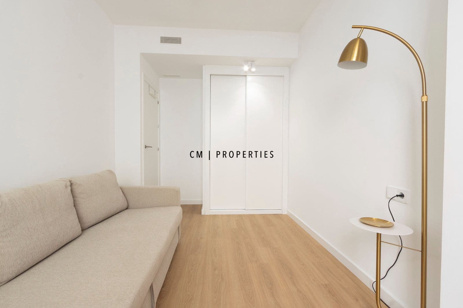 2 bedroom Flat for rent in Valencia city with garage - € 3,000 (Ref: 9720826)