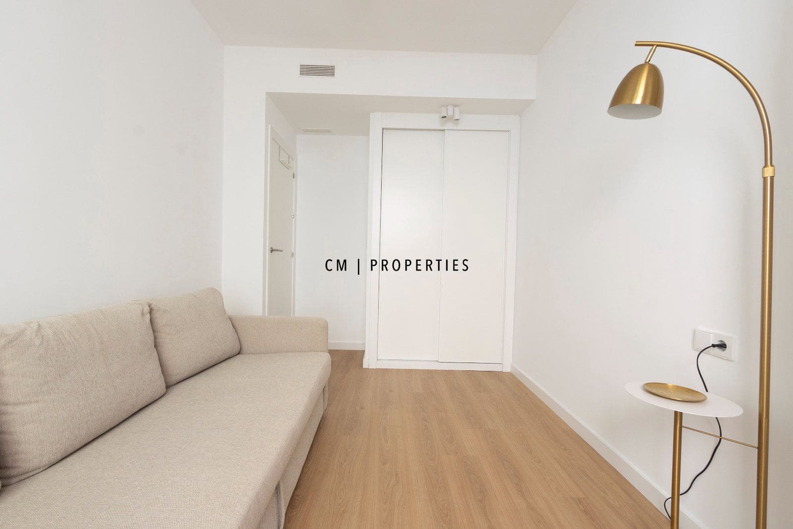 2 bedroom Flat for rent in Valencia city with garage - € 3,000 (Ref: 9720826)