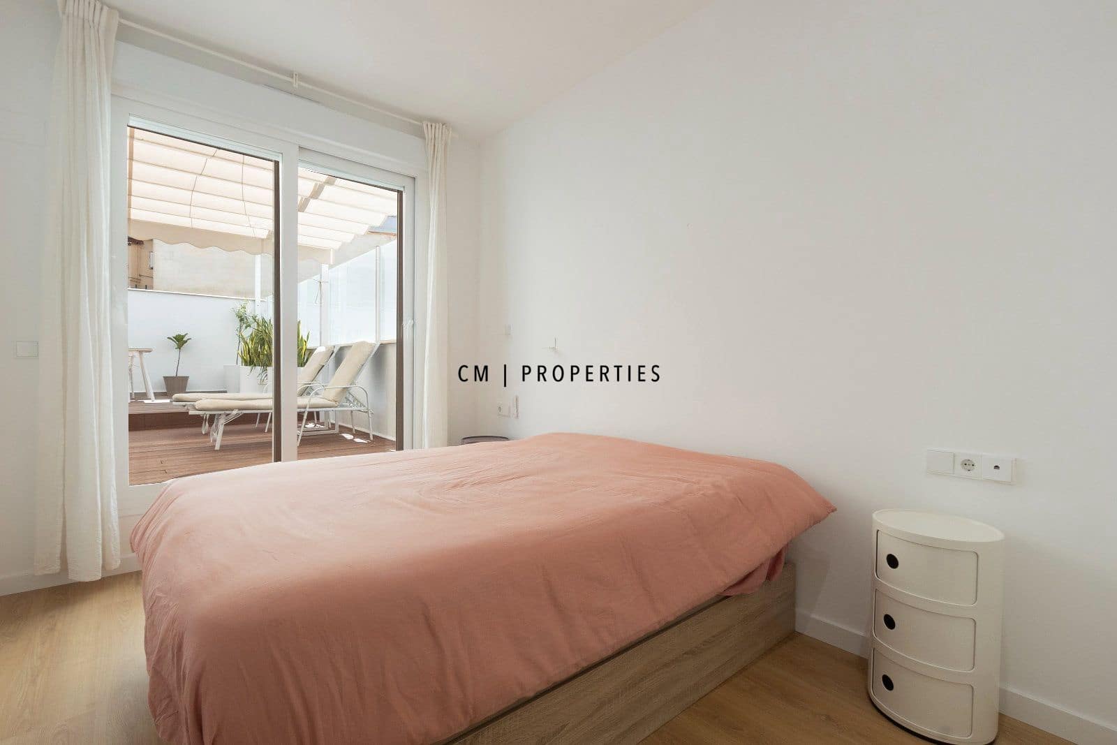 2 bedroom Flat for rent in Valencia city with garage - € 3,000 (Ref: 9720826)