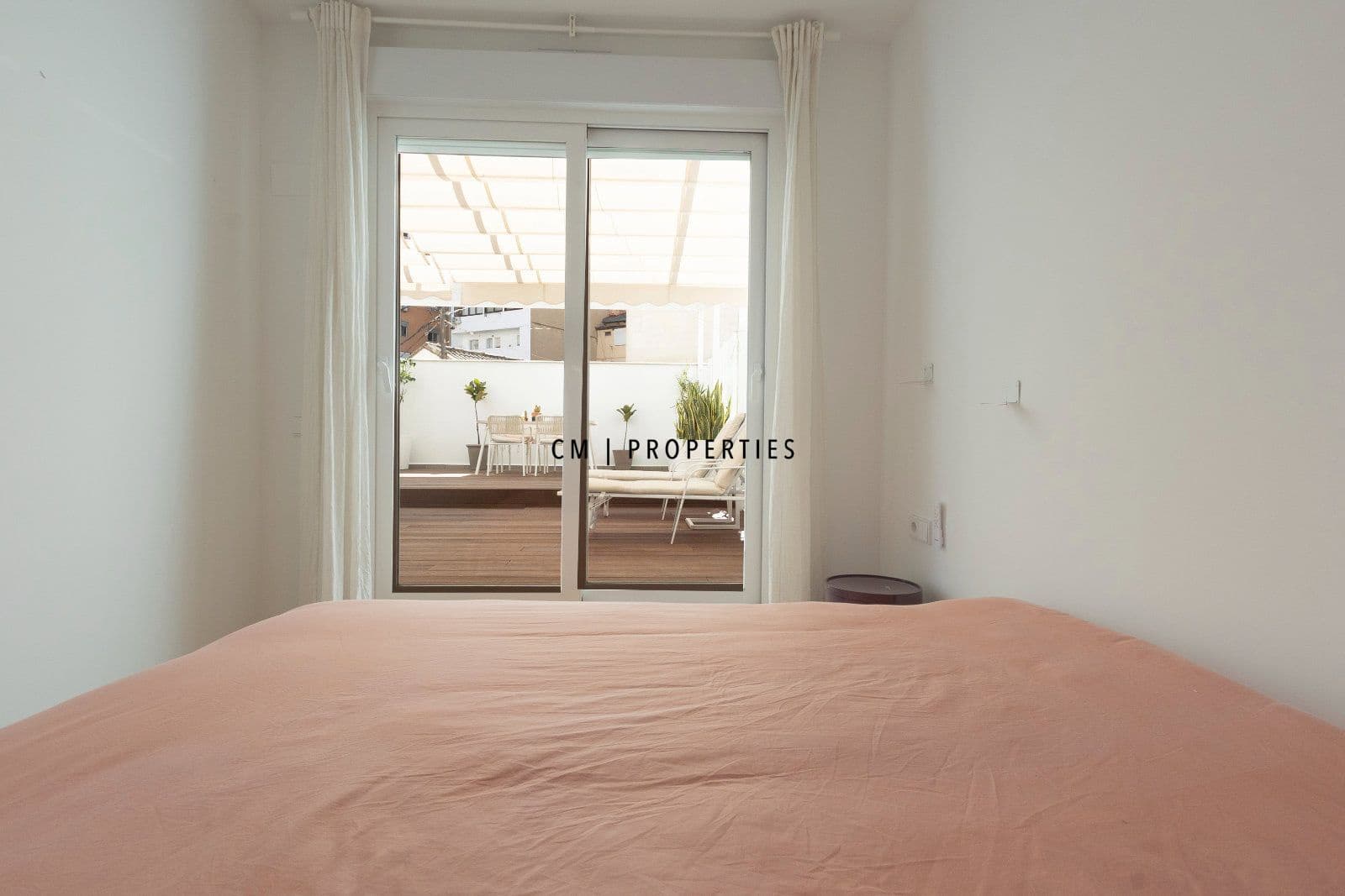 2 bedroom Flat for rent in Valencia city with garage - € 3,000 (Ref: 9720826)