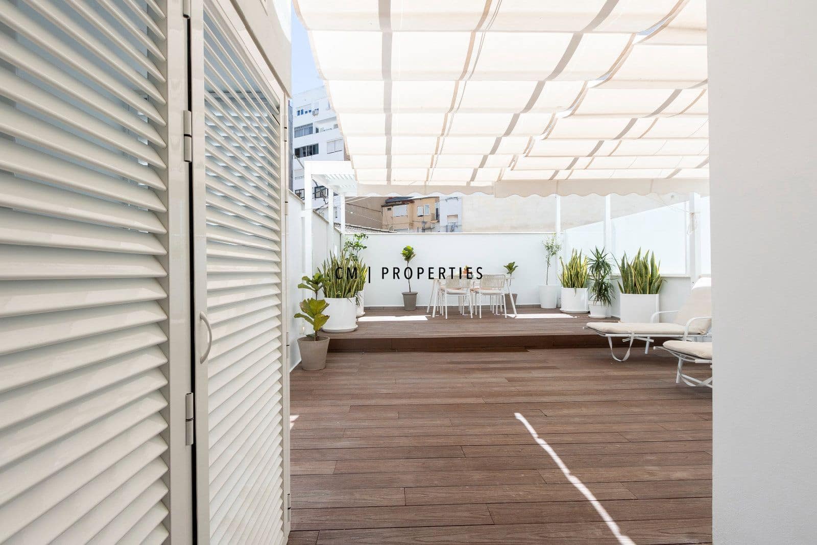 2 bedroom Flat for rent in Valencia city with garage - € 3,000 (Ref: 9720826)