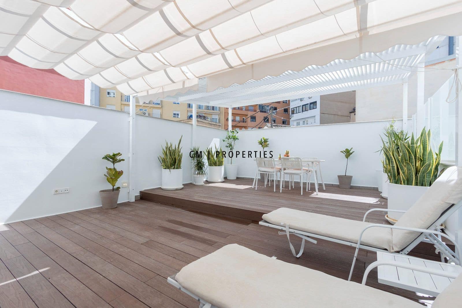 2 bedroom Flat for rent in Valencia city with garage - € 3,000 (Ref: 9720826)