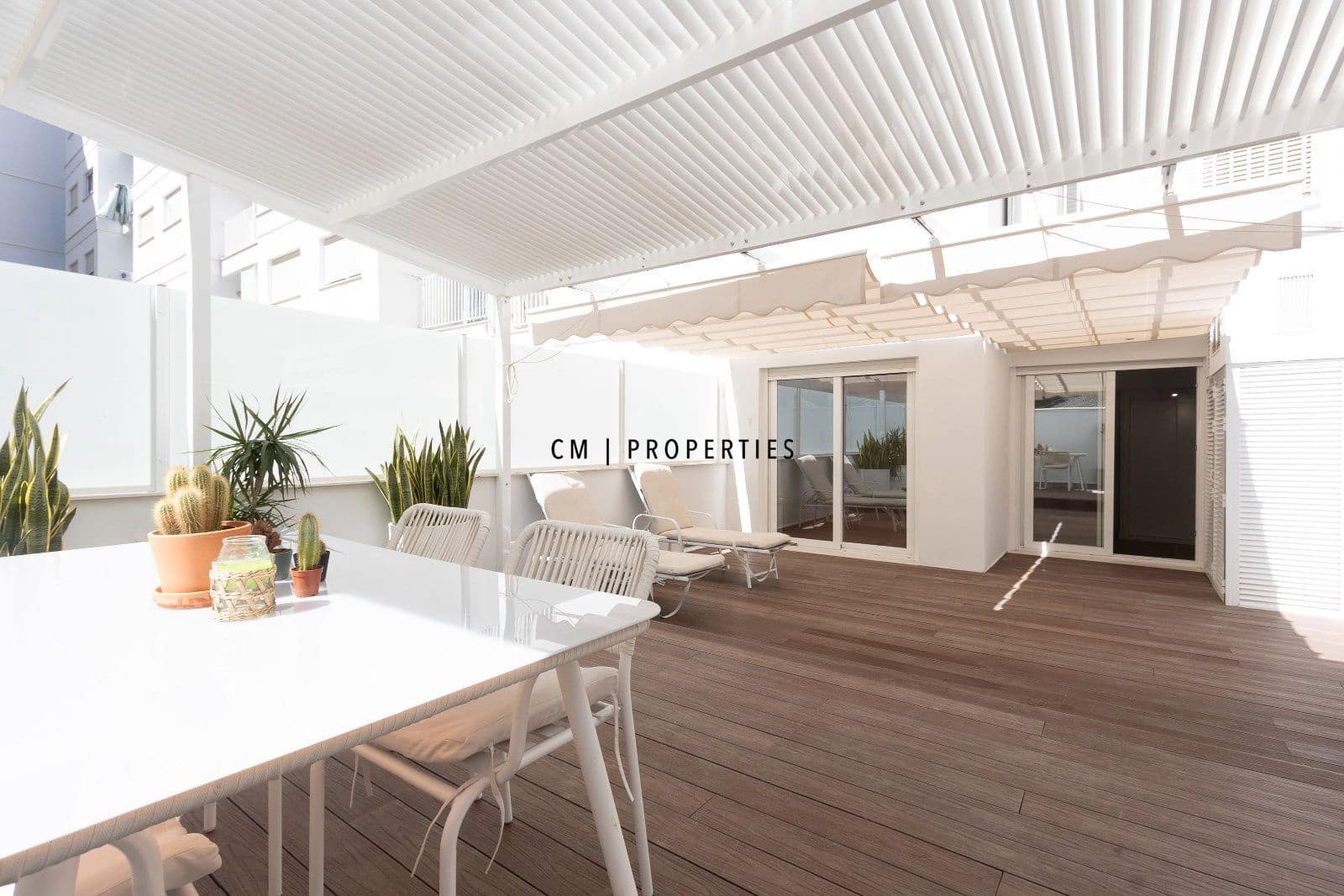 2 bedroom Flat for rent in Valencia city with garage - € 3,000 (Ref: 9720826)