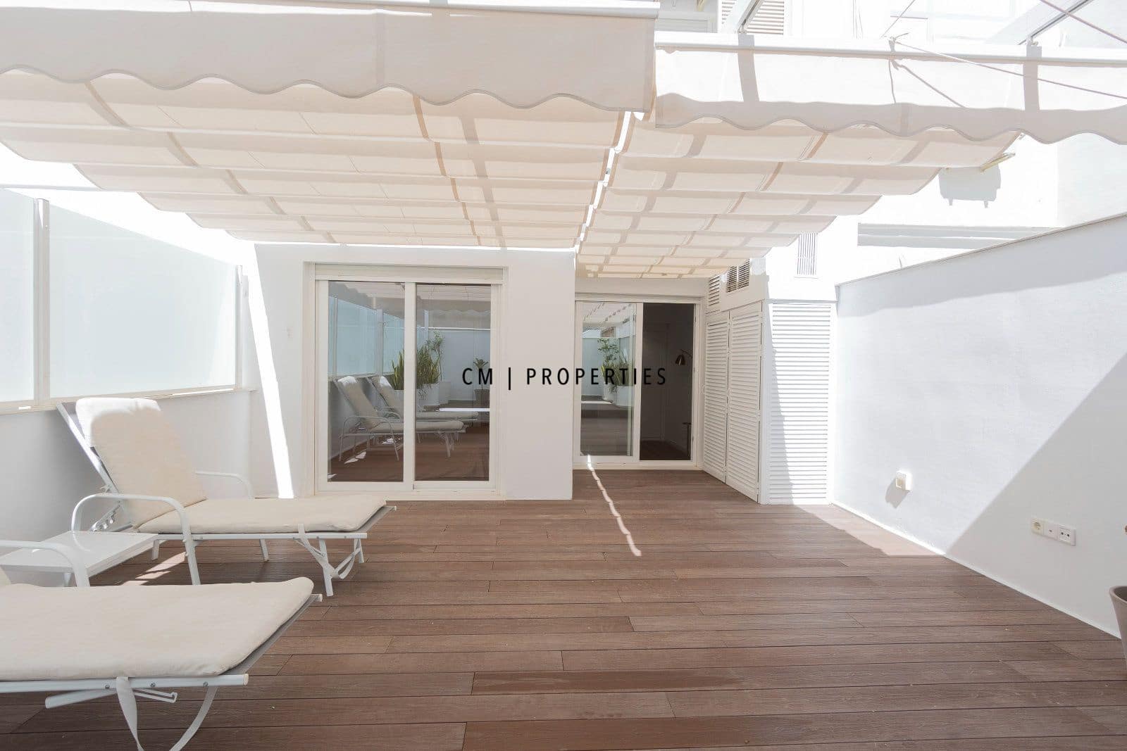 2 bedroom Flat for rent in Valencia city with garage - € 3,000 (Ref: 9720826)