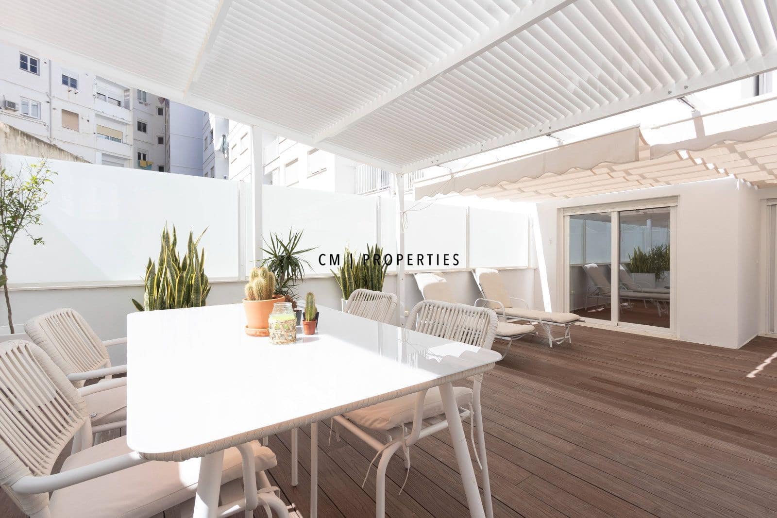 2 bedroom Flat for rent in Valencia city with garage - € 3,000 (Ref: 9720826)