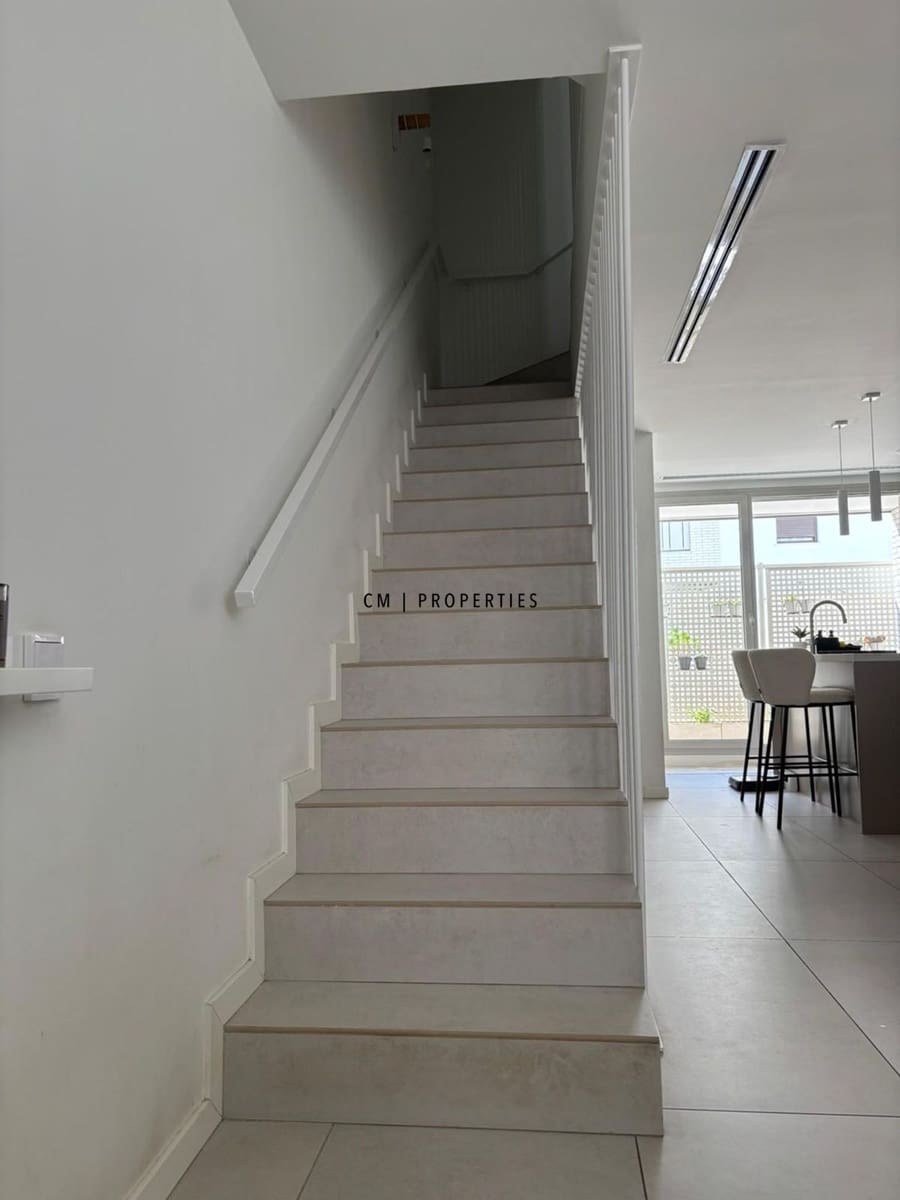 3 bedroom Townhouse for rent in Valencia city with garage - € 2,200 (Ref: 9720827)