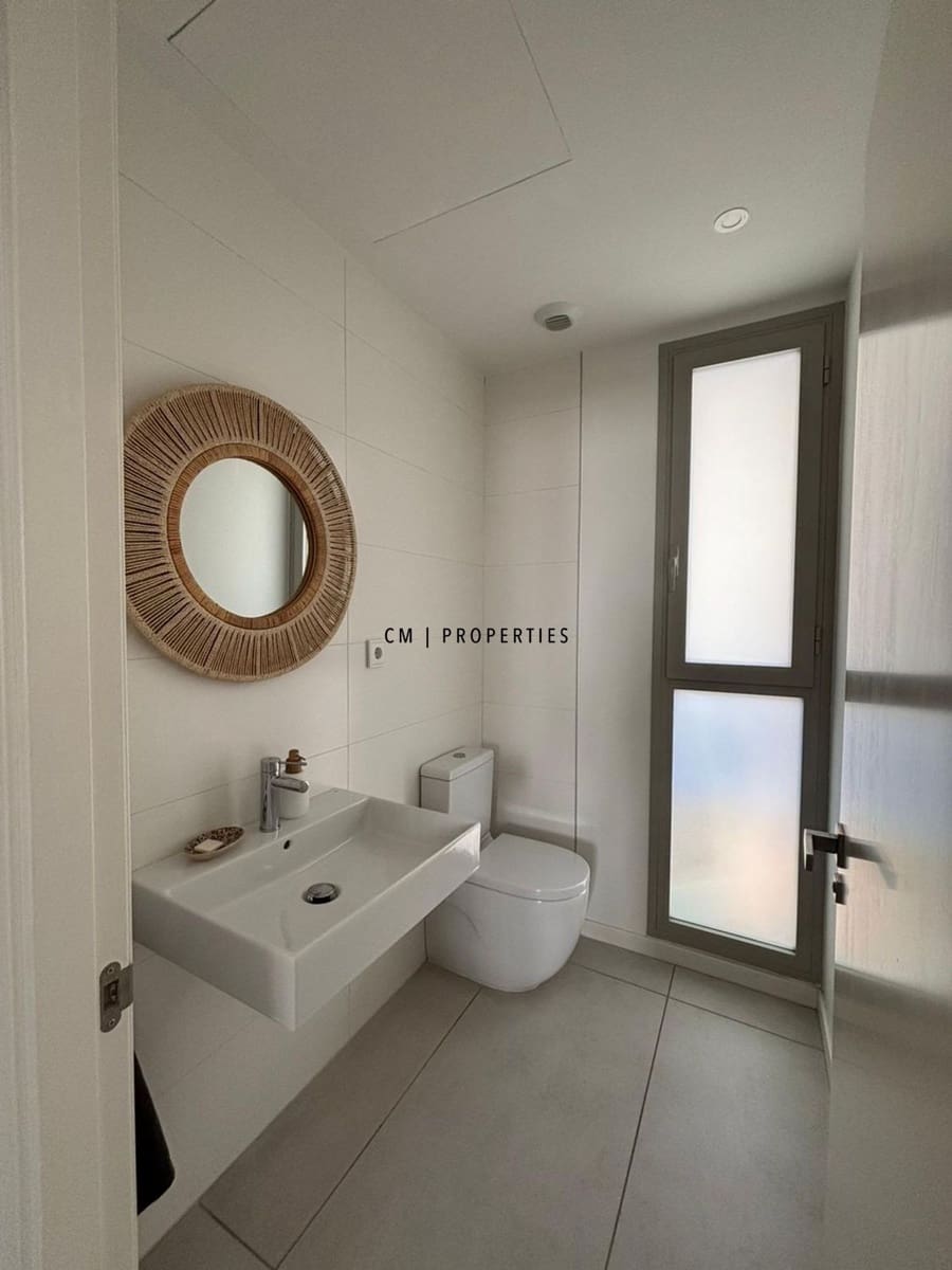 3 bedroom Townhouse for rent in Valencia city with garage - € 2,200 (Ref: 9720827)