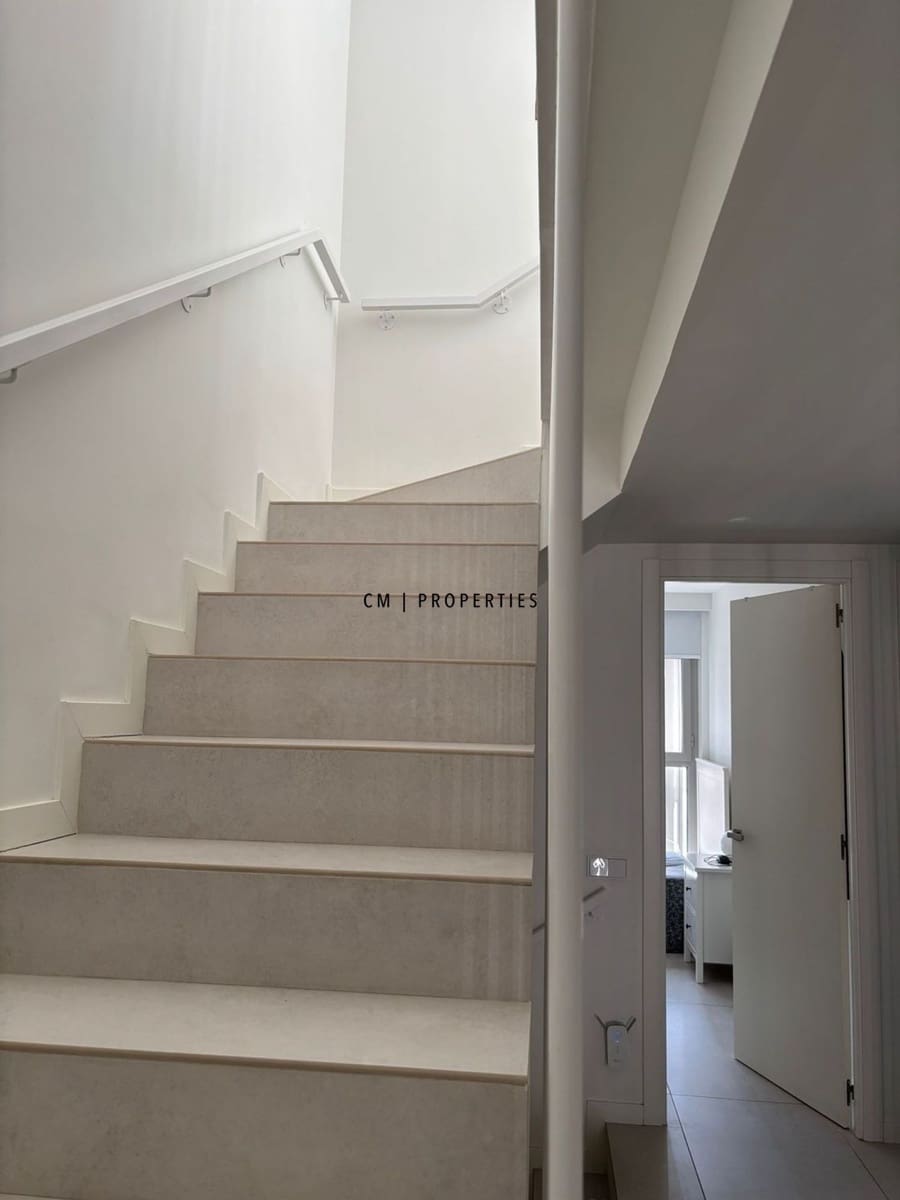 3 bedroom Townhouse for rent in Valencia city with garage - € 2,200 (Ref: 9720827)