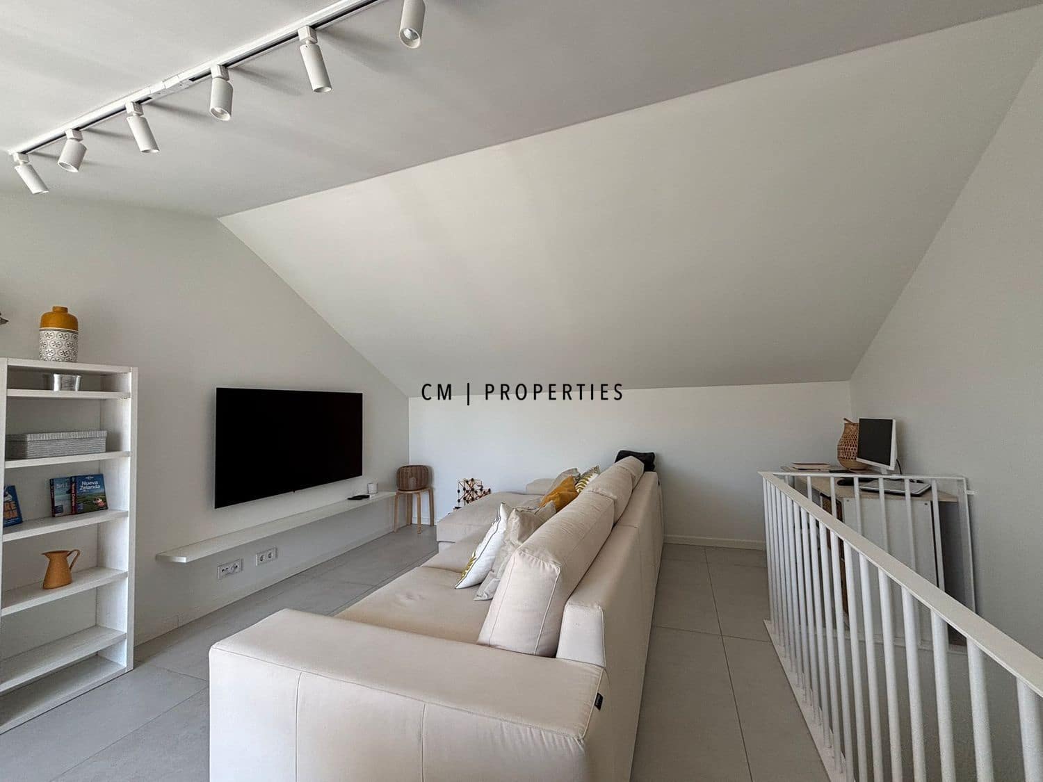 3 bedroom Townhouse for rent in Valencia city with garage - € 2,200 (Ref: 9720827)