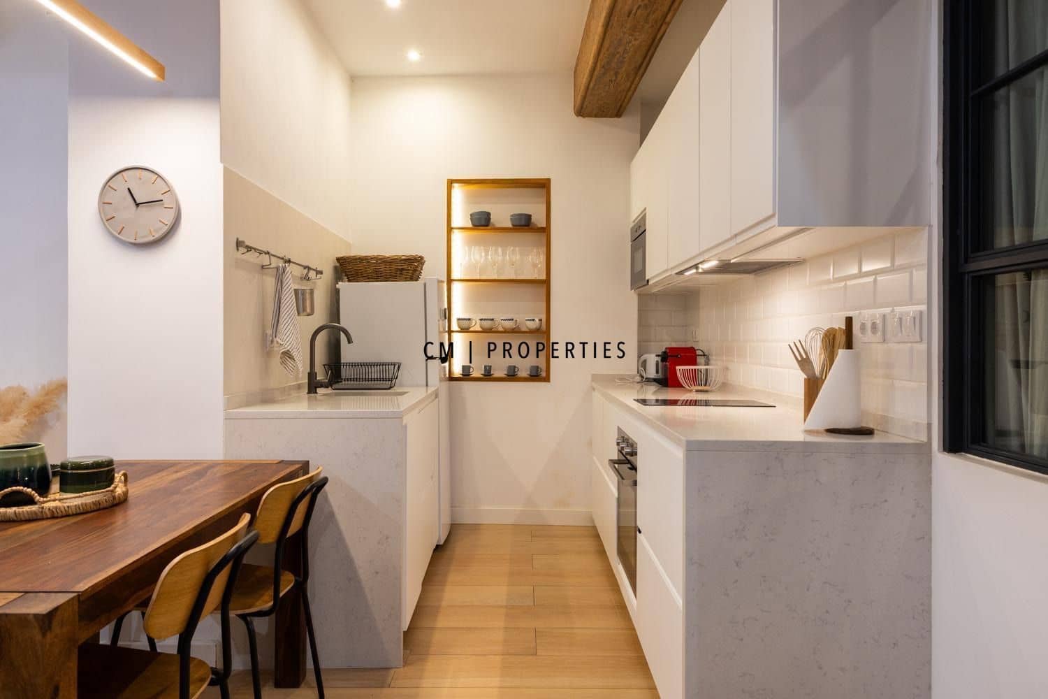 2 bedroom Flat for rent in Valencia city - € 2,400 (Ref: 9722200)